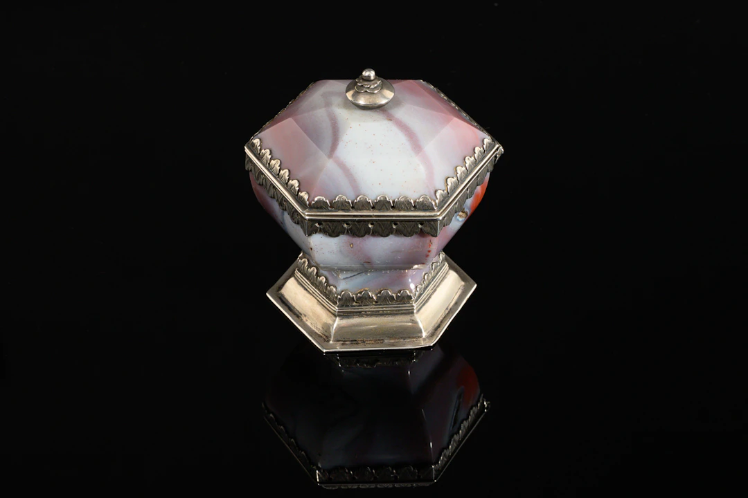 A rare hexagonal Salt made of rose coloured agate, with a hinged lid