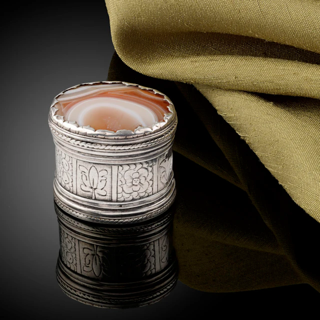 A rare Charles I silver box with an agate set lid c.1640