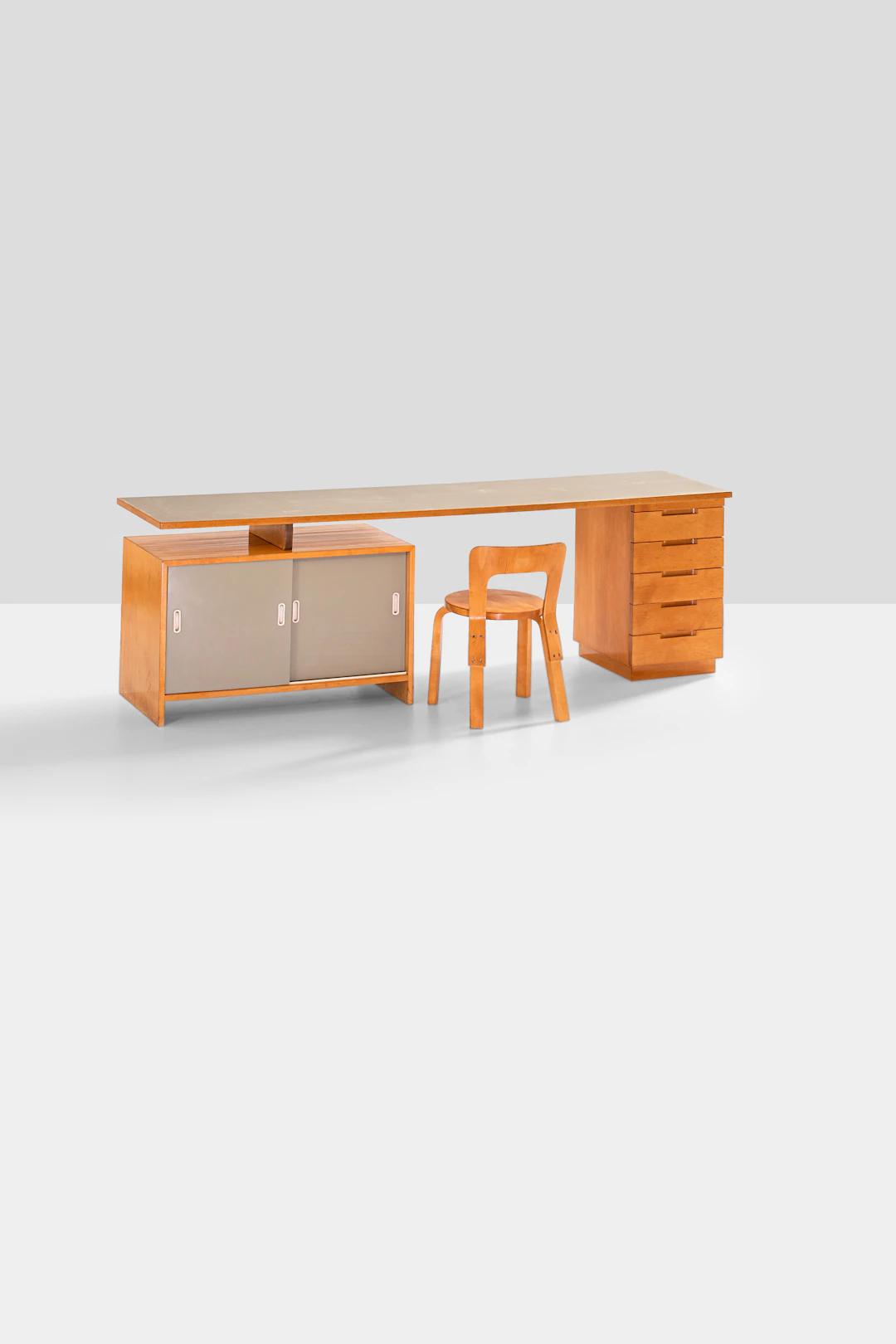 xx Alvar Aalto (1898-1976) Set with desk and chair