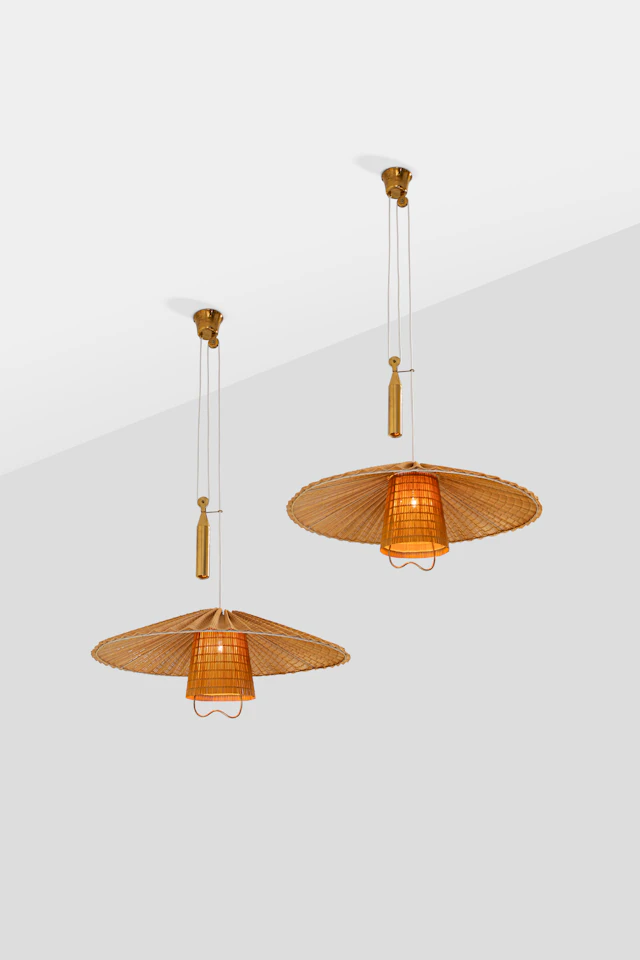 xx Itsu (Edited by, 20th c.) Pair of pendant lights with counterweight
