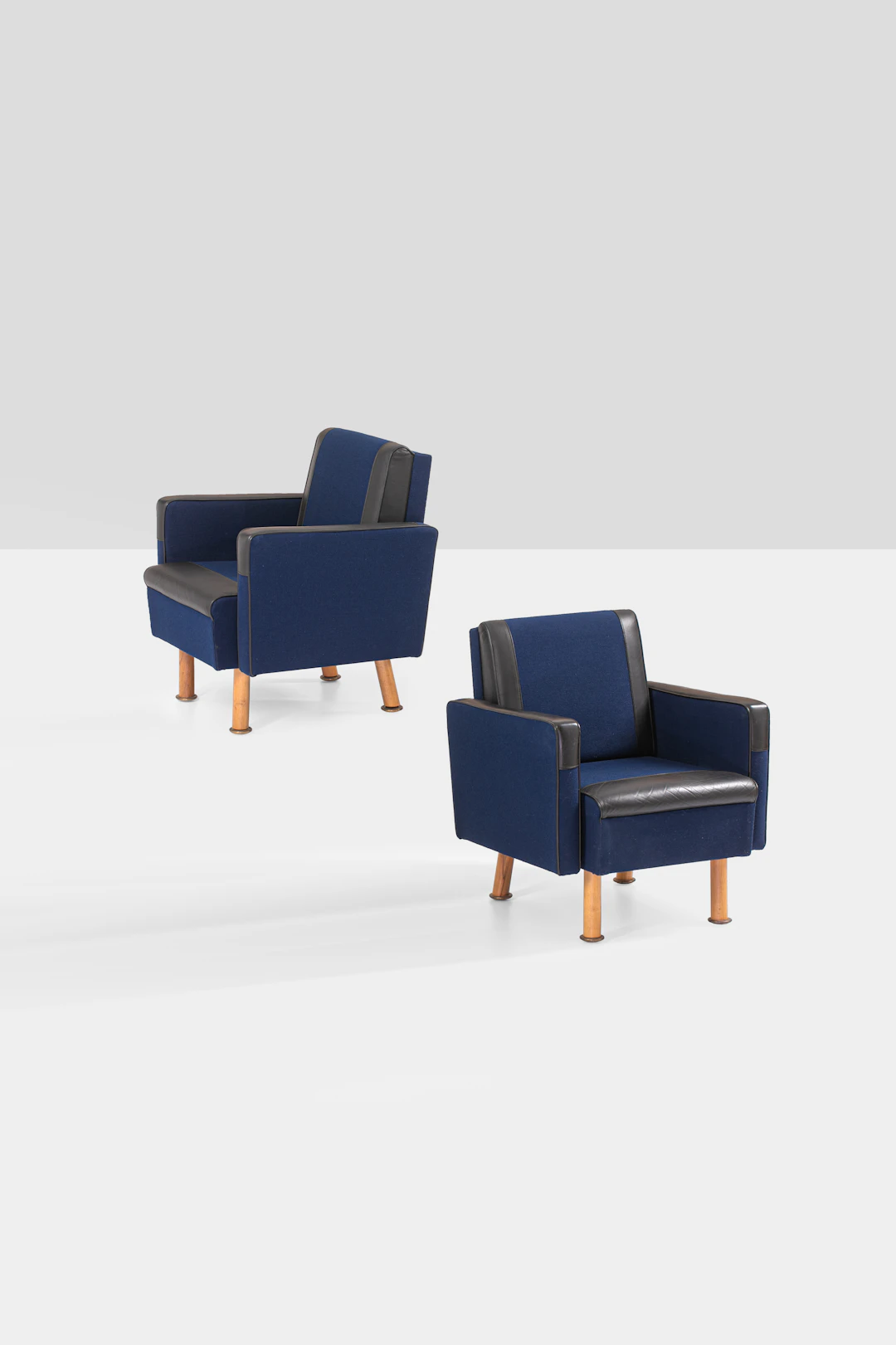 xx Alvar Aalto (1898-1976) Pair of armchairs