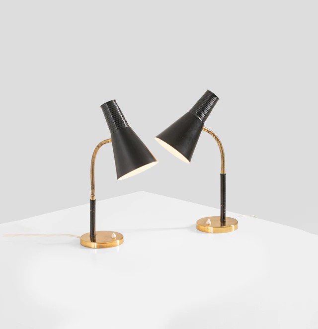 xx Itsu (Edited by, 20th c.) Pair of lamps