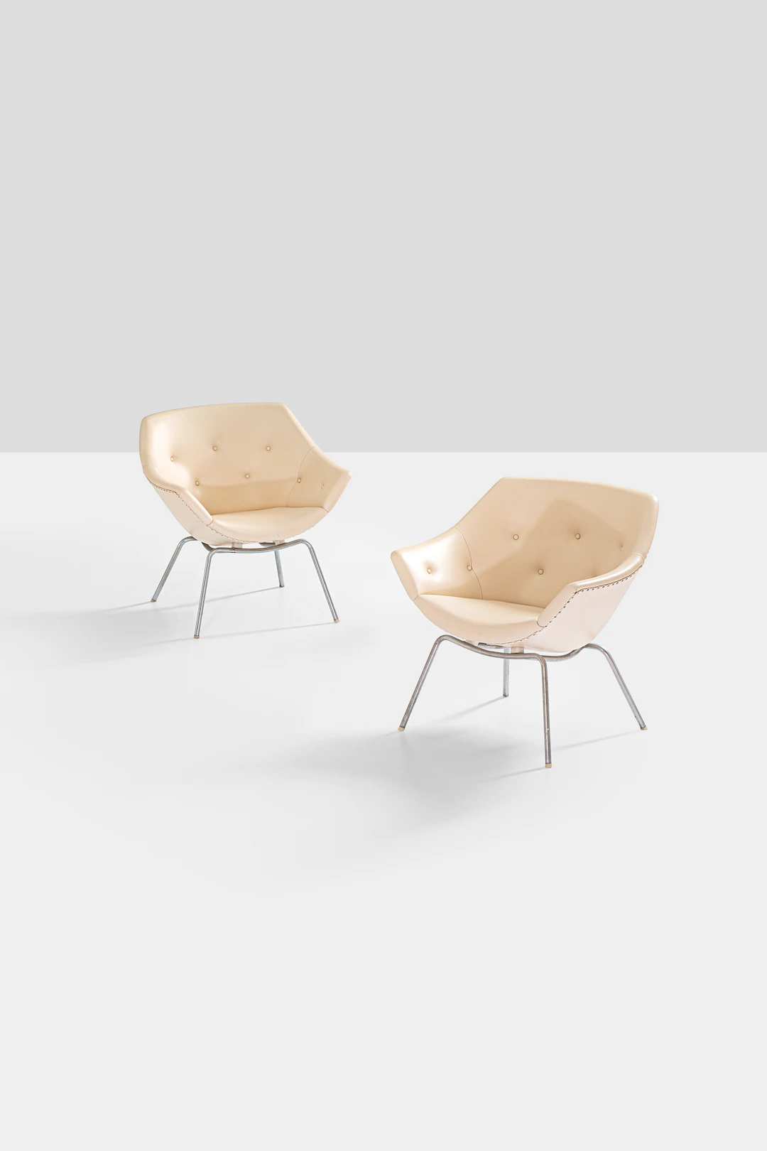 xx Carl-Gustav Hiort af Ornäs (1911-1996) Pair of armchairs, 'Mandarin' model
