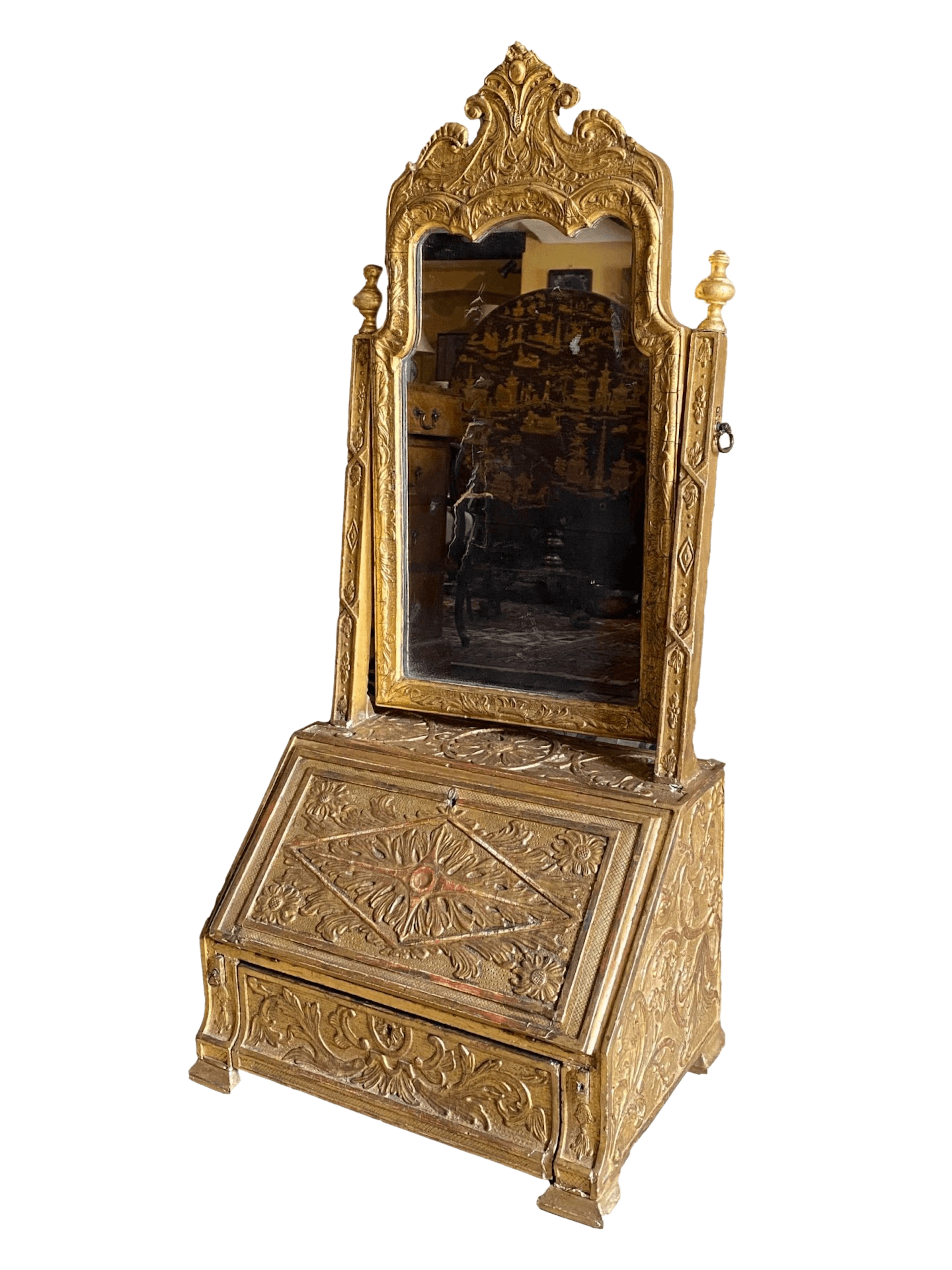 Early 18th century carved giltwood dressing mirror