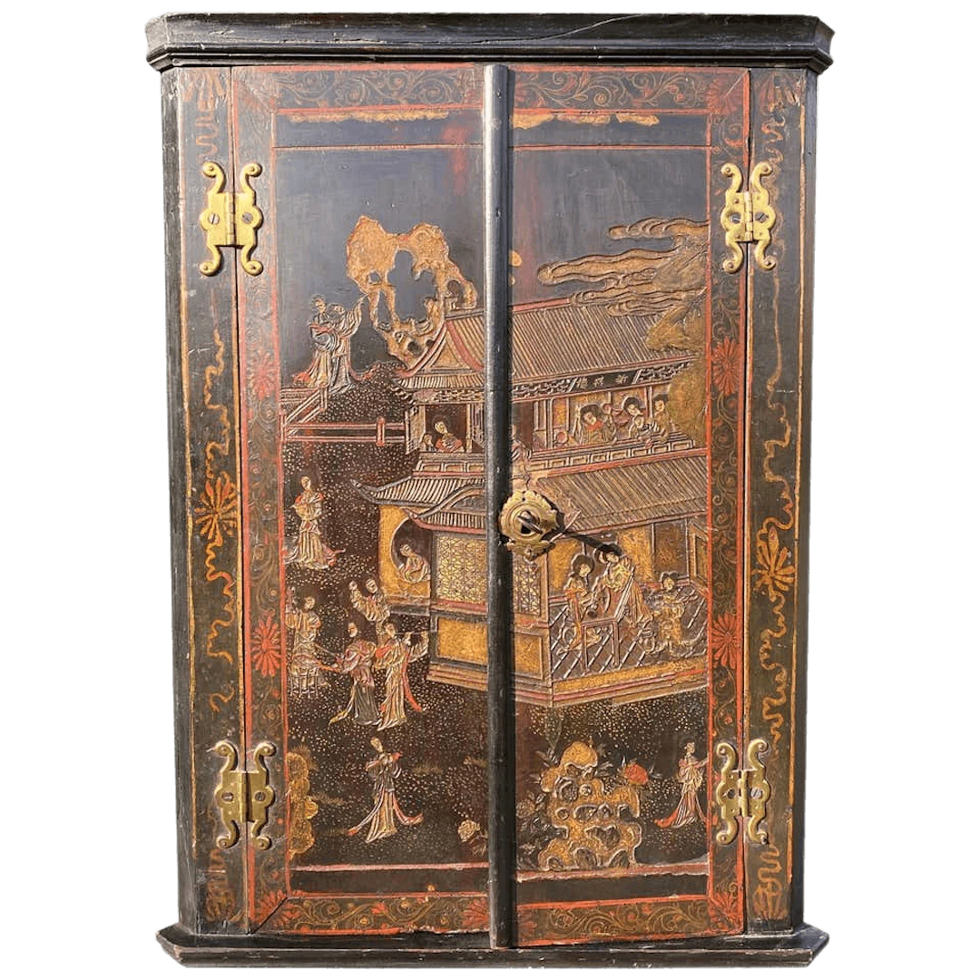 Early 18th century Coromandel lacquer corner cabinet