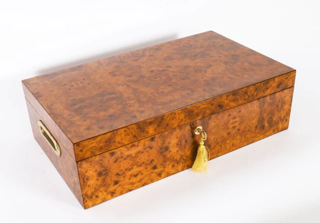 Vintage Italian Burr Walnut Humidor Mastro de Paja Mid 20th Century