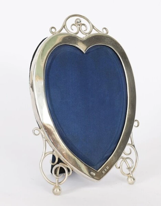 Antique Sterling Silver Heart Photo Frame by Syner & Beddoes 1898 19x15 cm