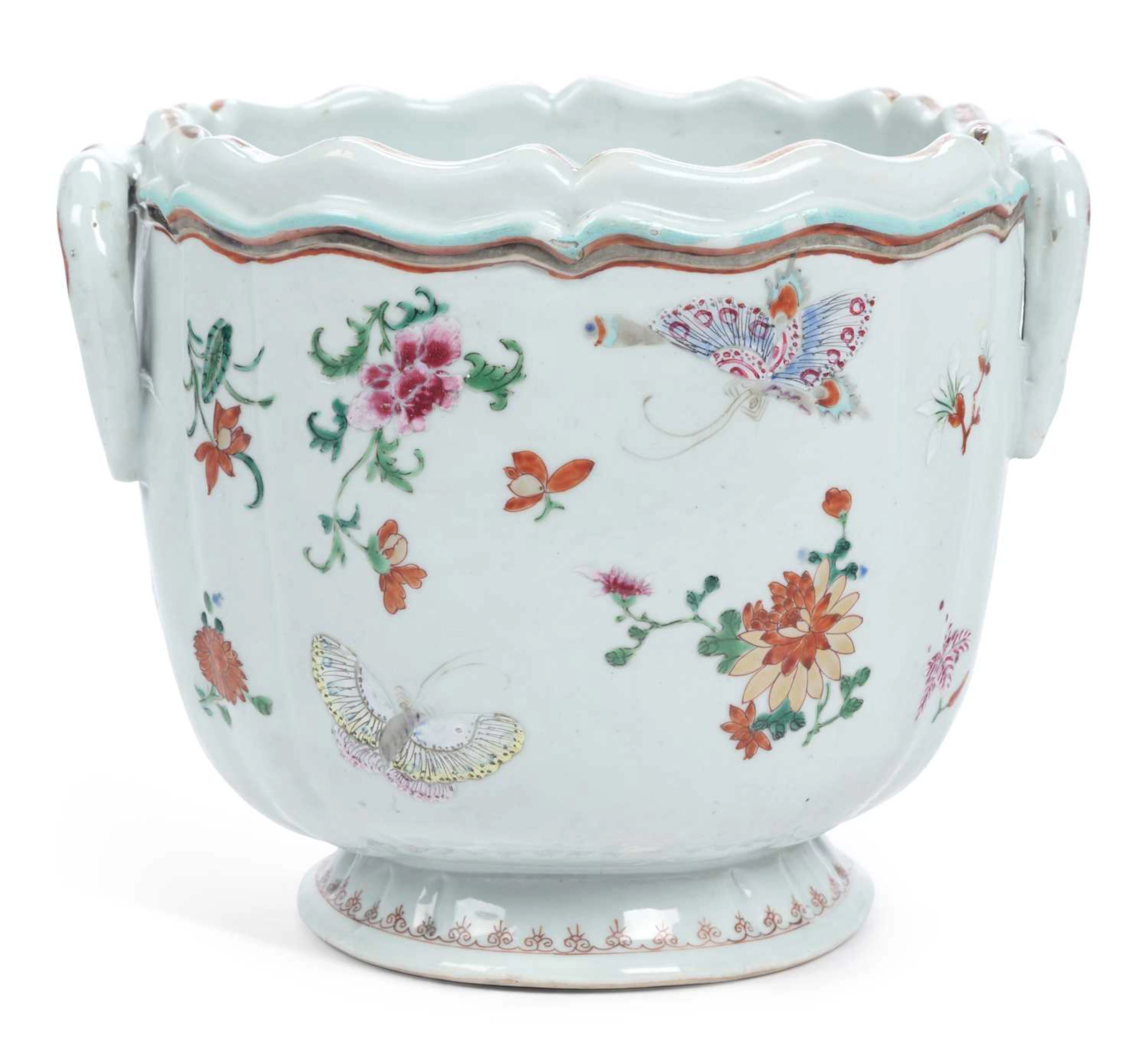 A CHINESE EXPORT FAMILLE ROSE WINE COOLER