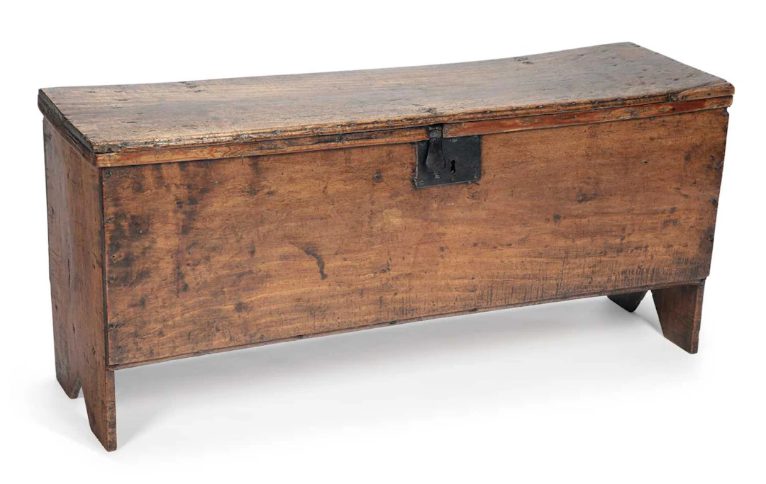 A 17TH CENTURY SIX-PLANK COFFER