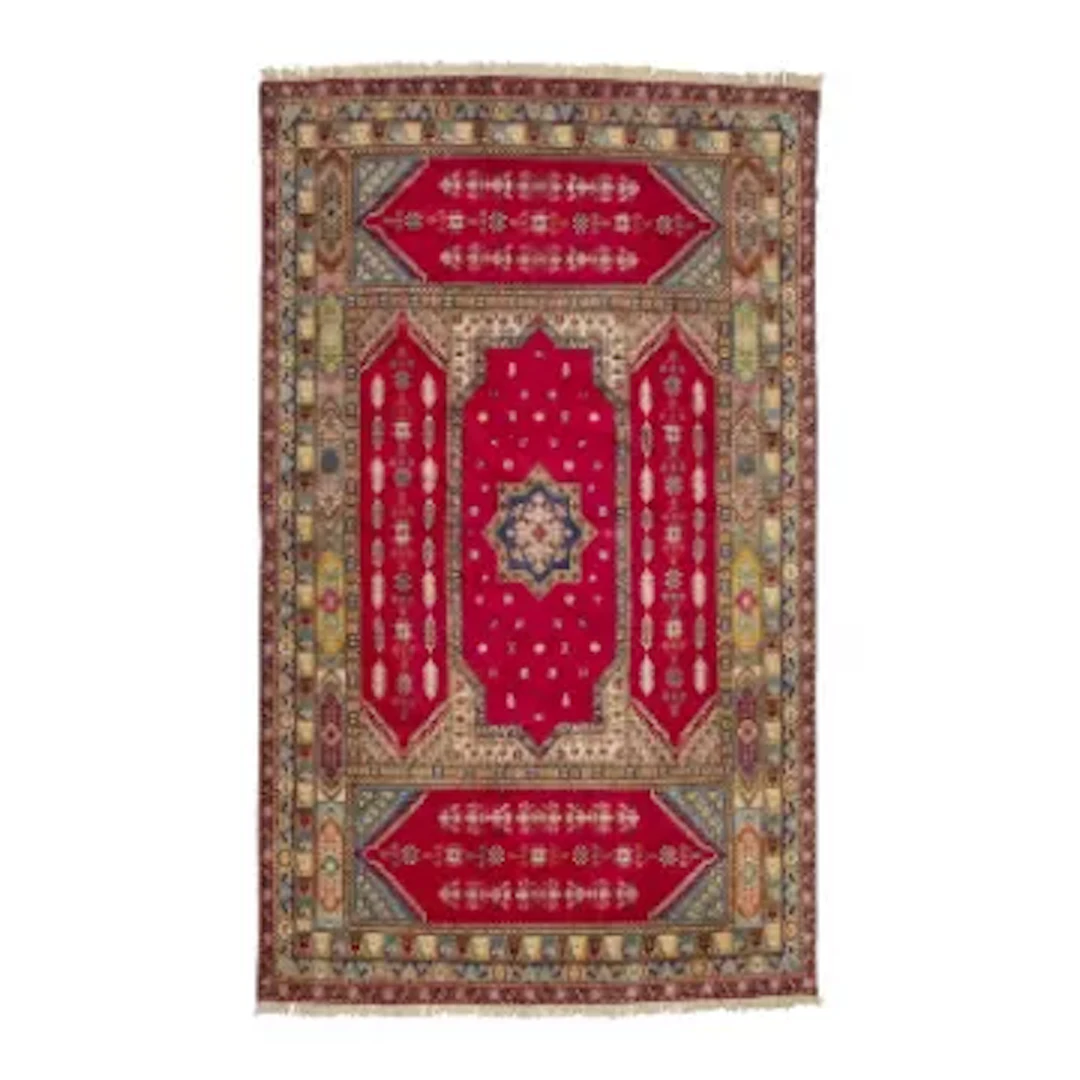 A TRICLINIUM CARPET