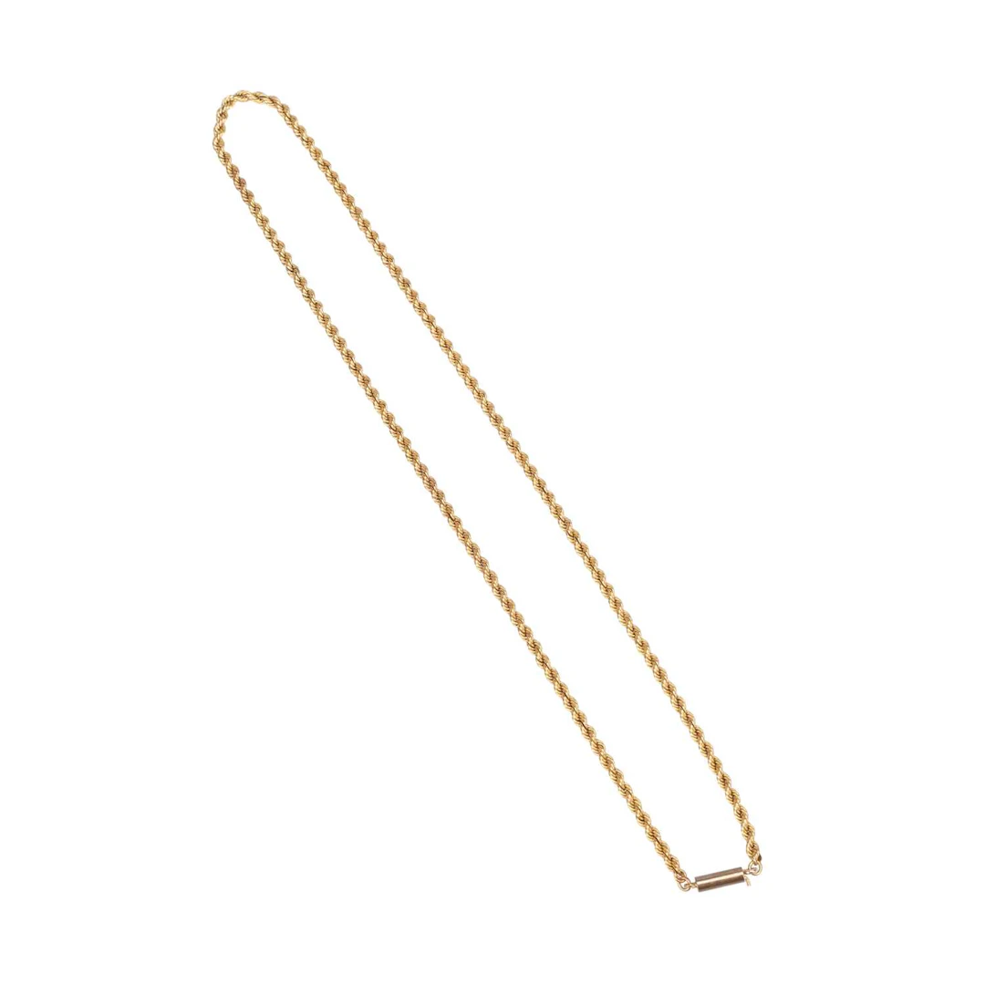 A ROPE CHAIN NECKLACE