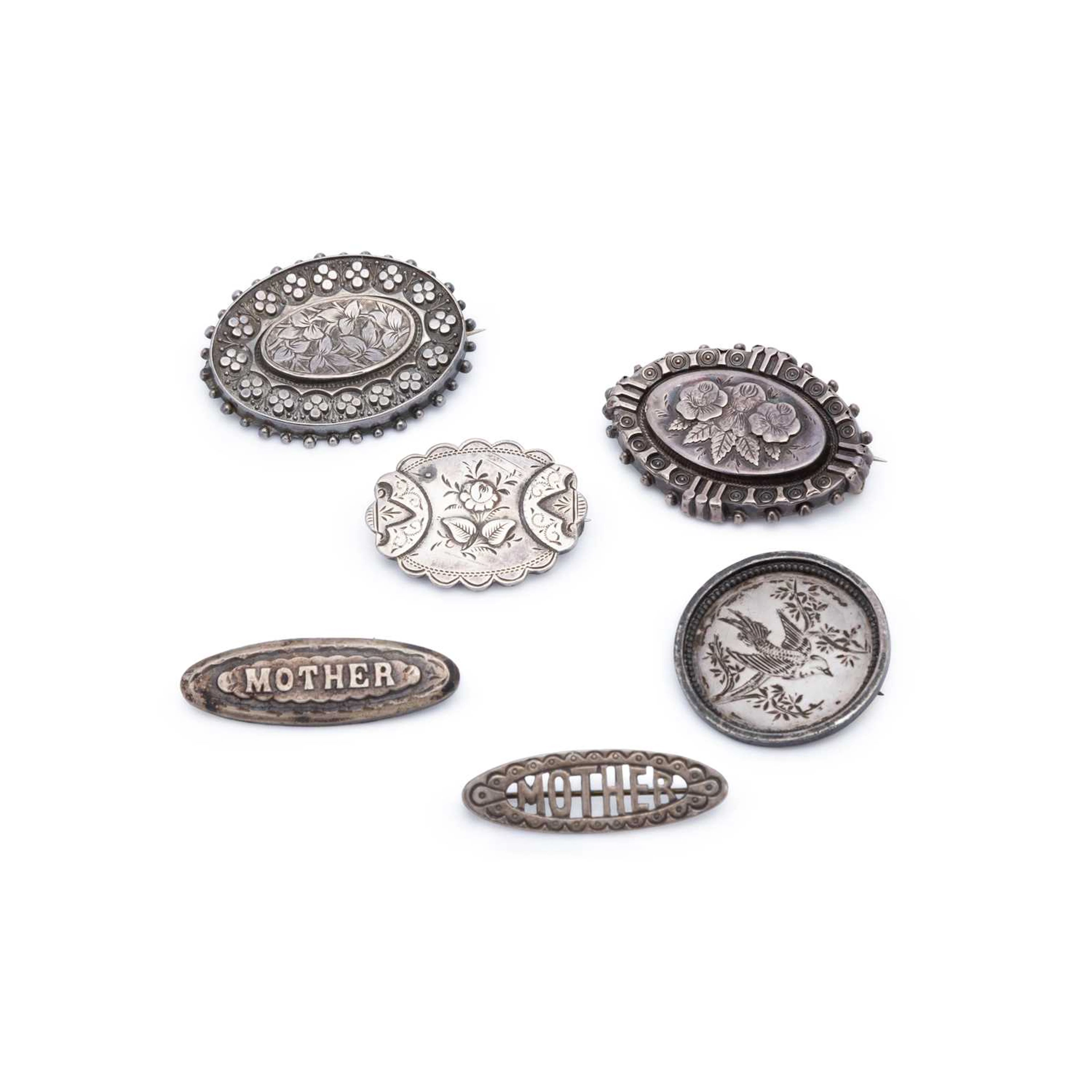 A COLLECTION OF VICTORIAN AND LATER JEWELLERY