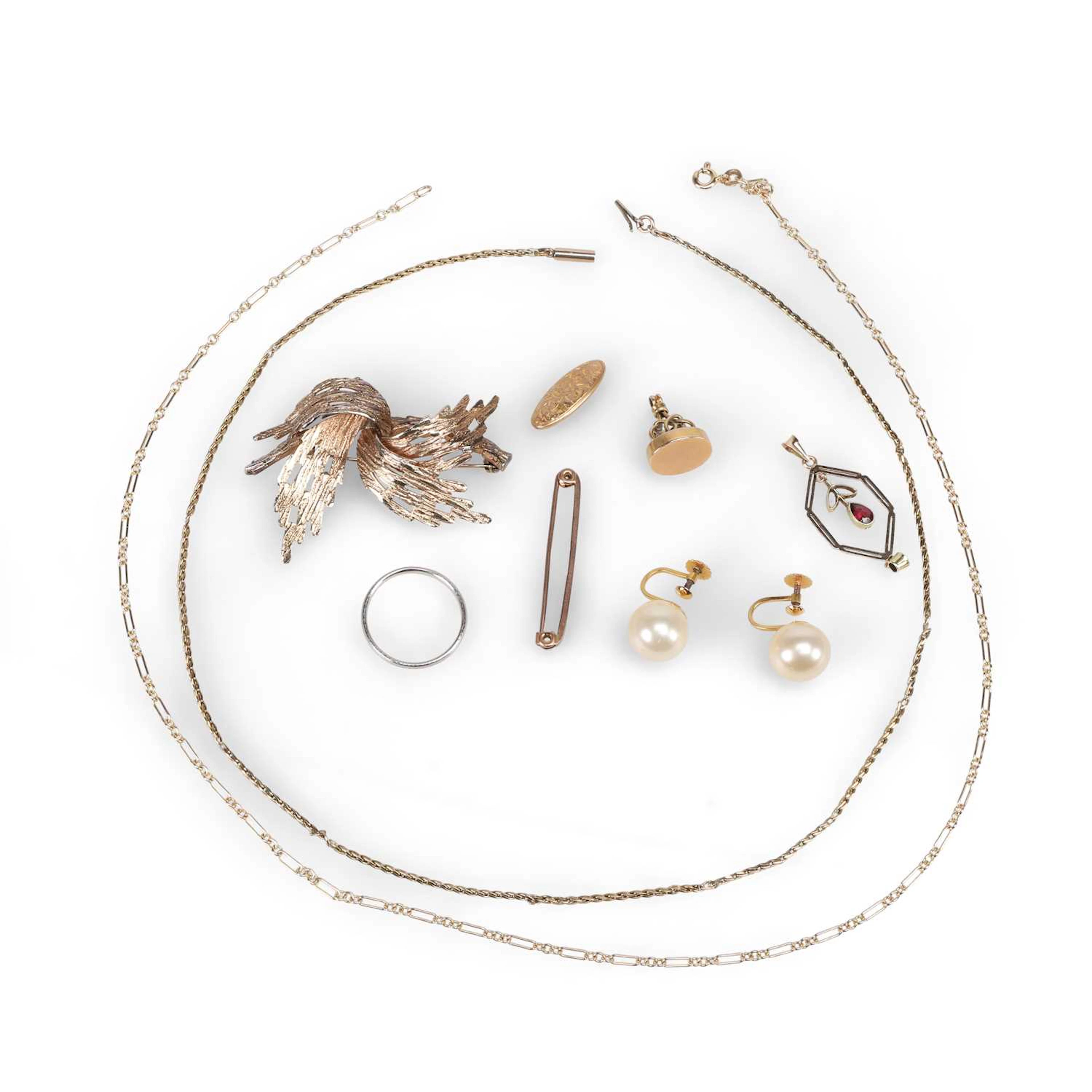 A GROUP OF JEWELLERY