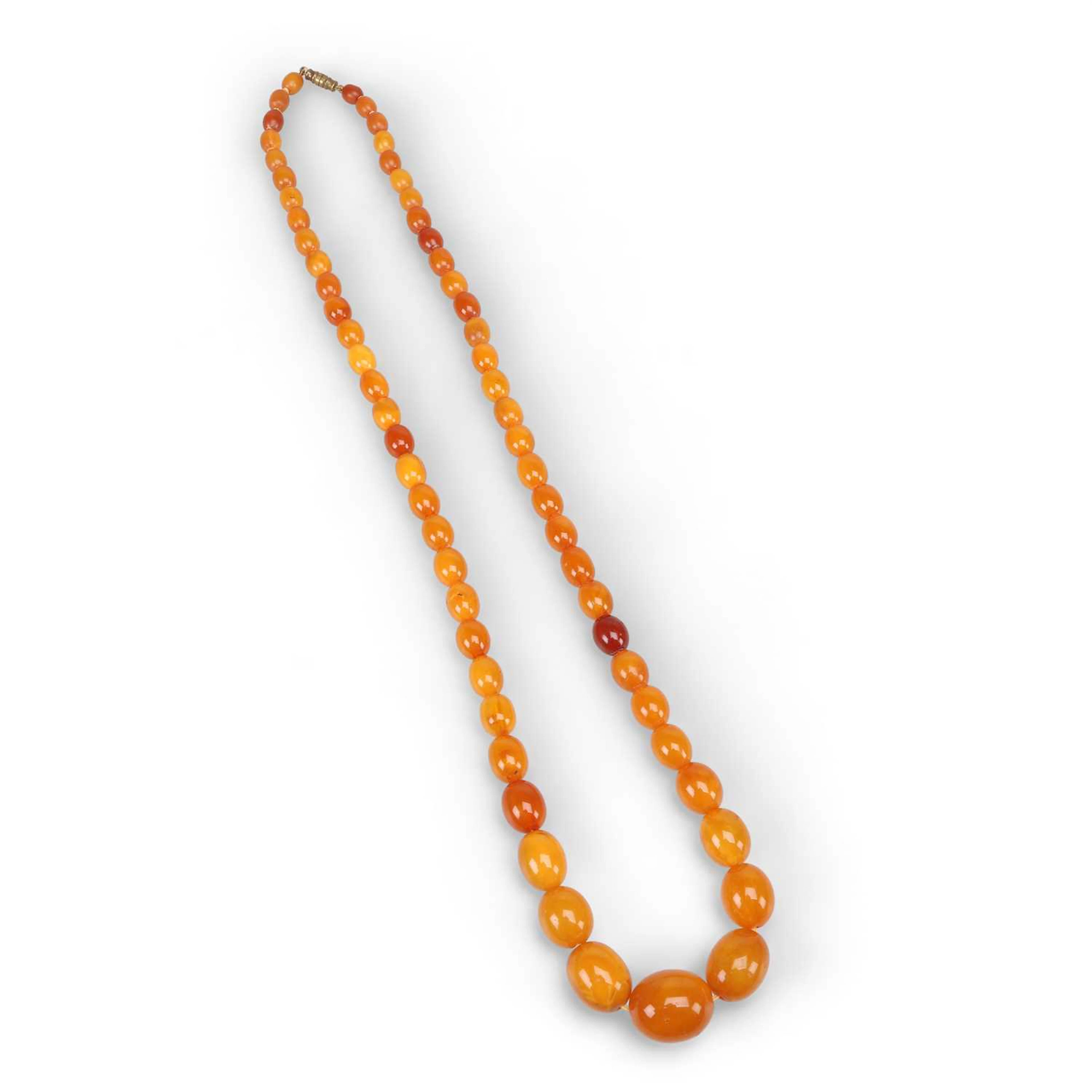 A BUTTERSCOTCH AMBER BEAD NECKLACE