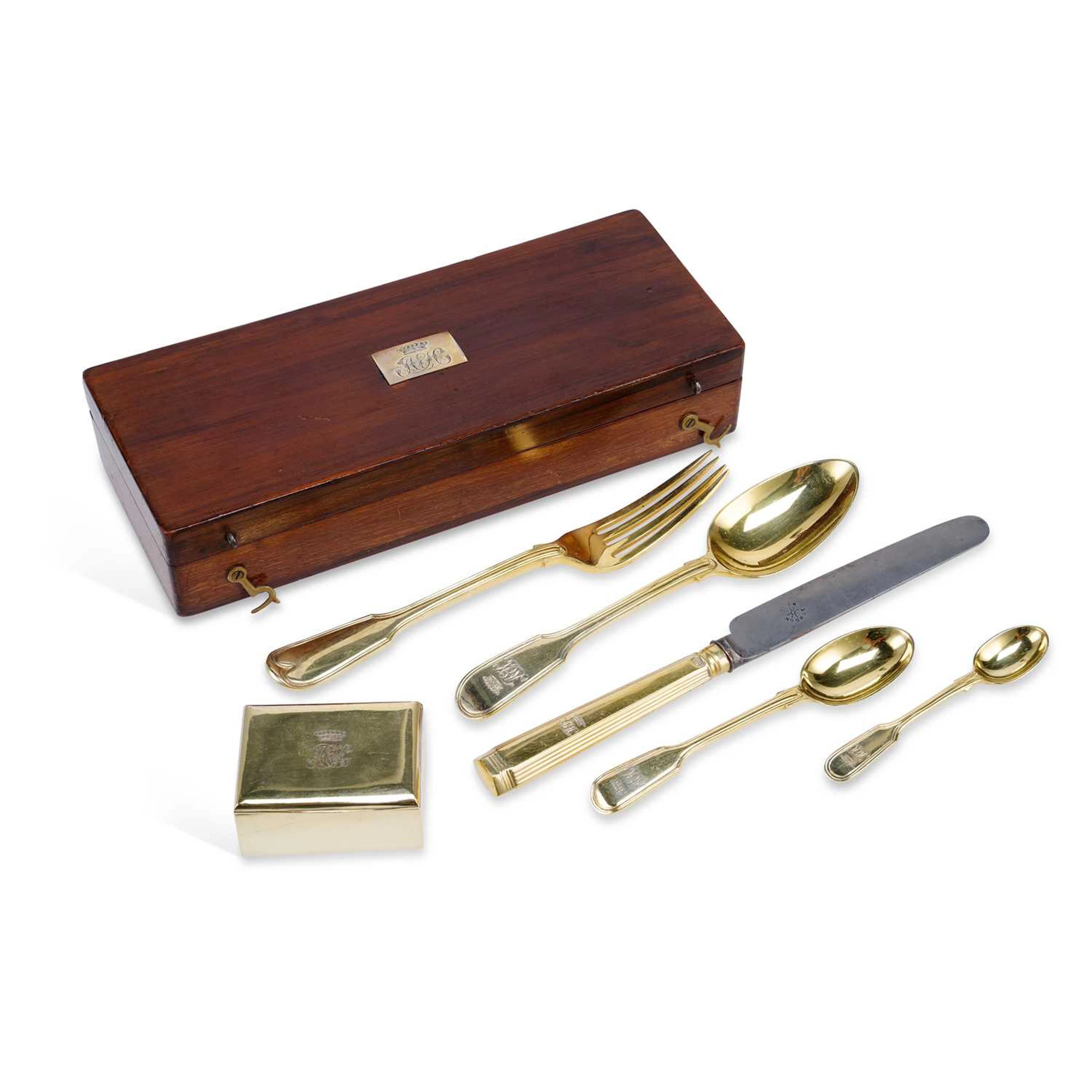 AN EDWARDIAN/ GEORGE V SILVER-GILT CASED TRAVELLING LUNCH SET