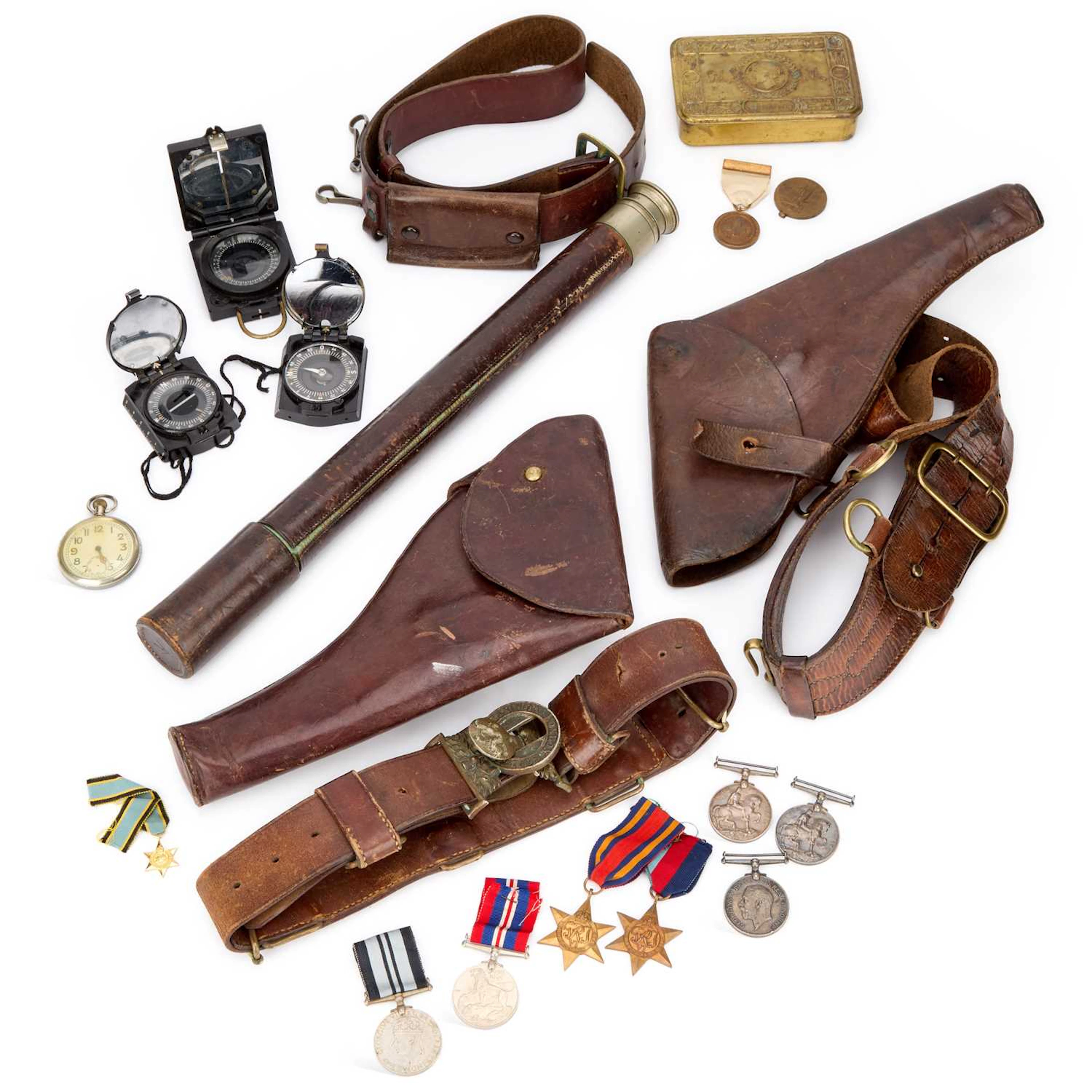 A GROUP OF MILITARIA