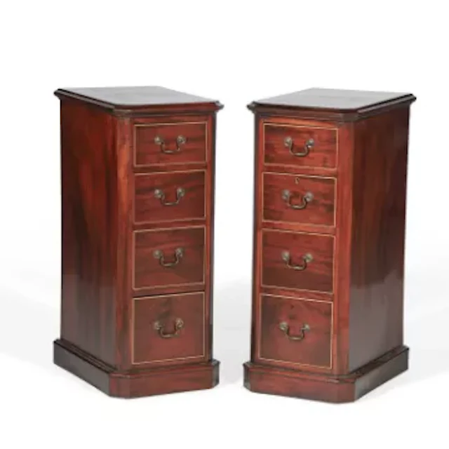 A PAIR OF MAHOGANY BEDSIDE CHESTS