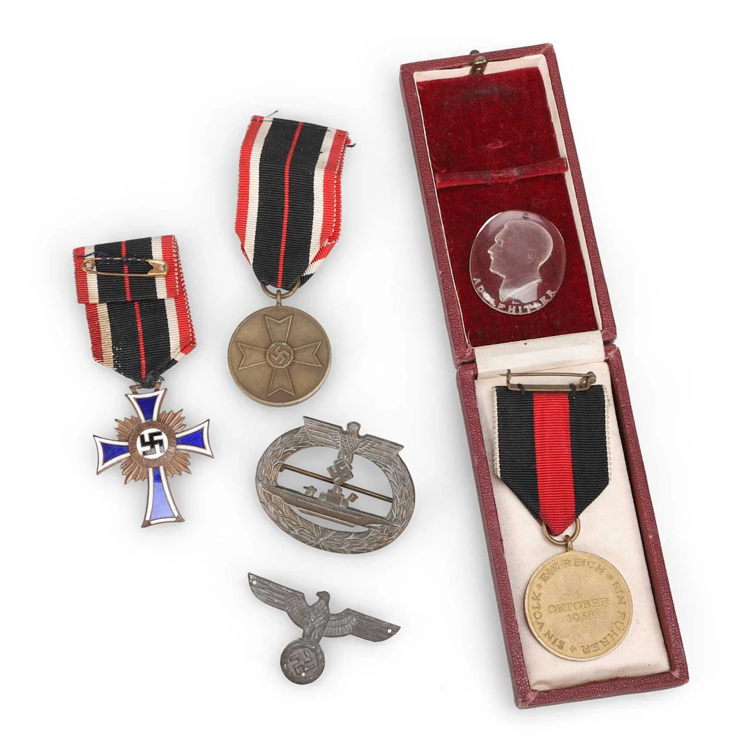 A GROUP OF GERMAN MILITARIA