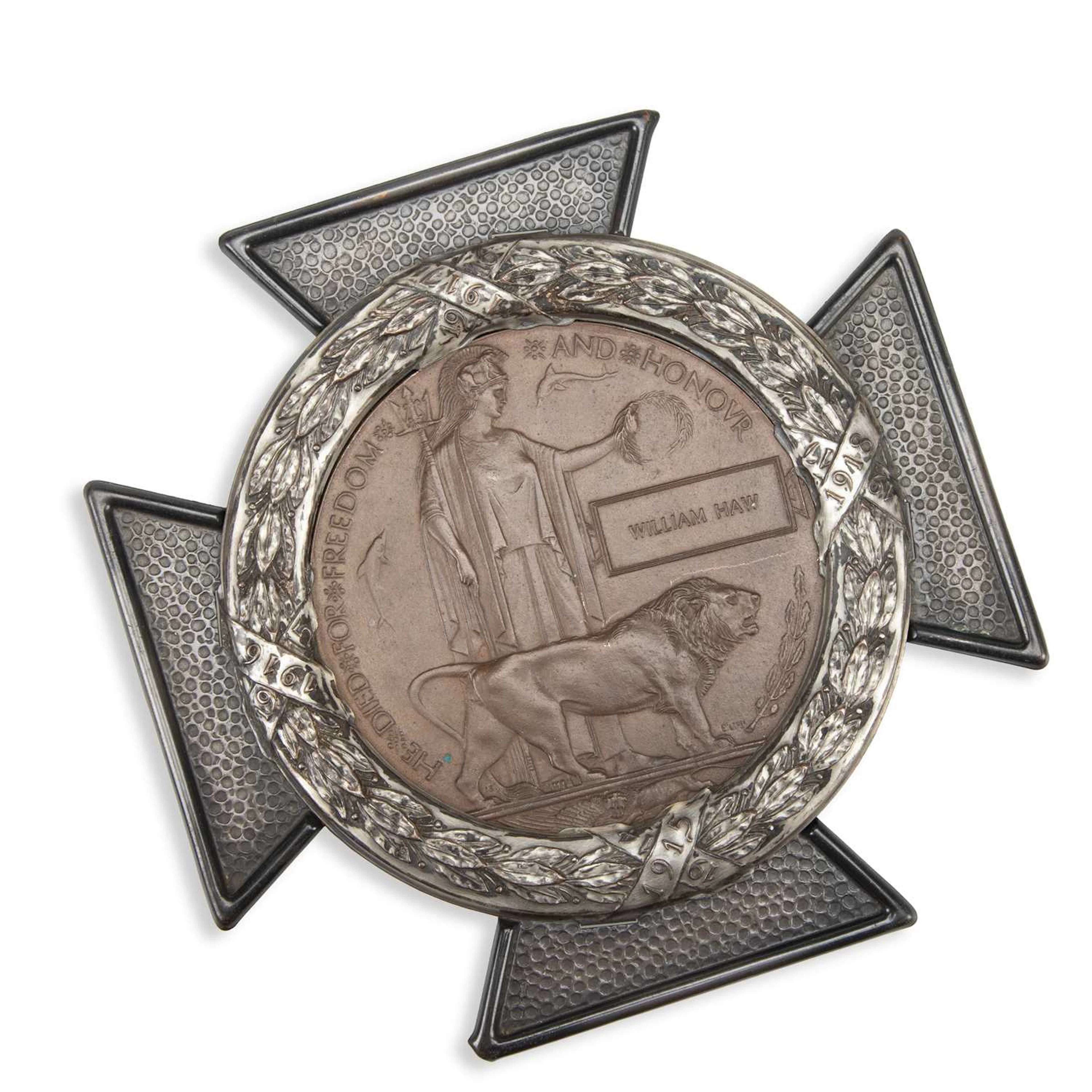 A GROUP OF MILITARIA