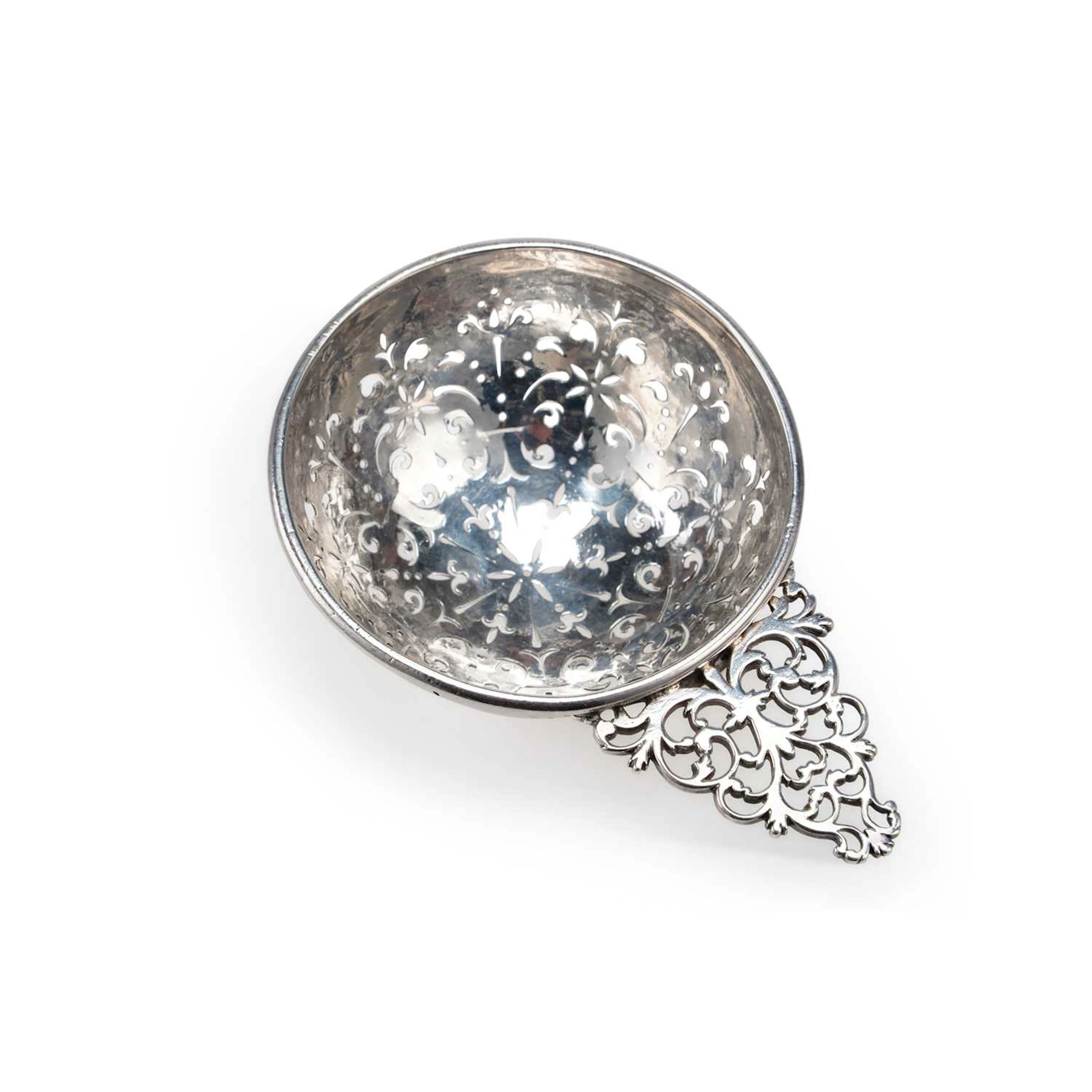 A GEORGE I/ GEORGE II SILVER LEMON STRAINER