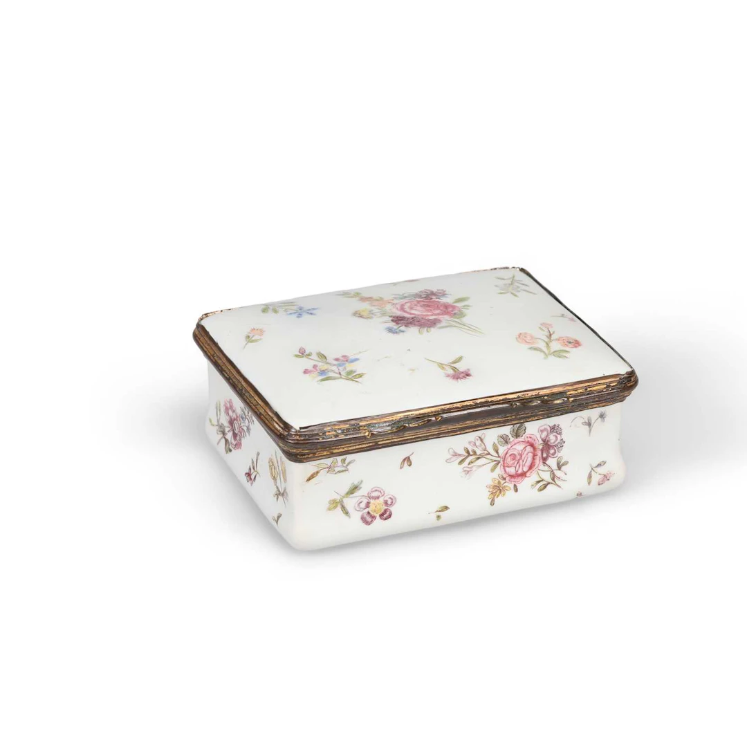 A LONDON ENAMEL SNUFF BOX