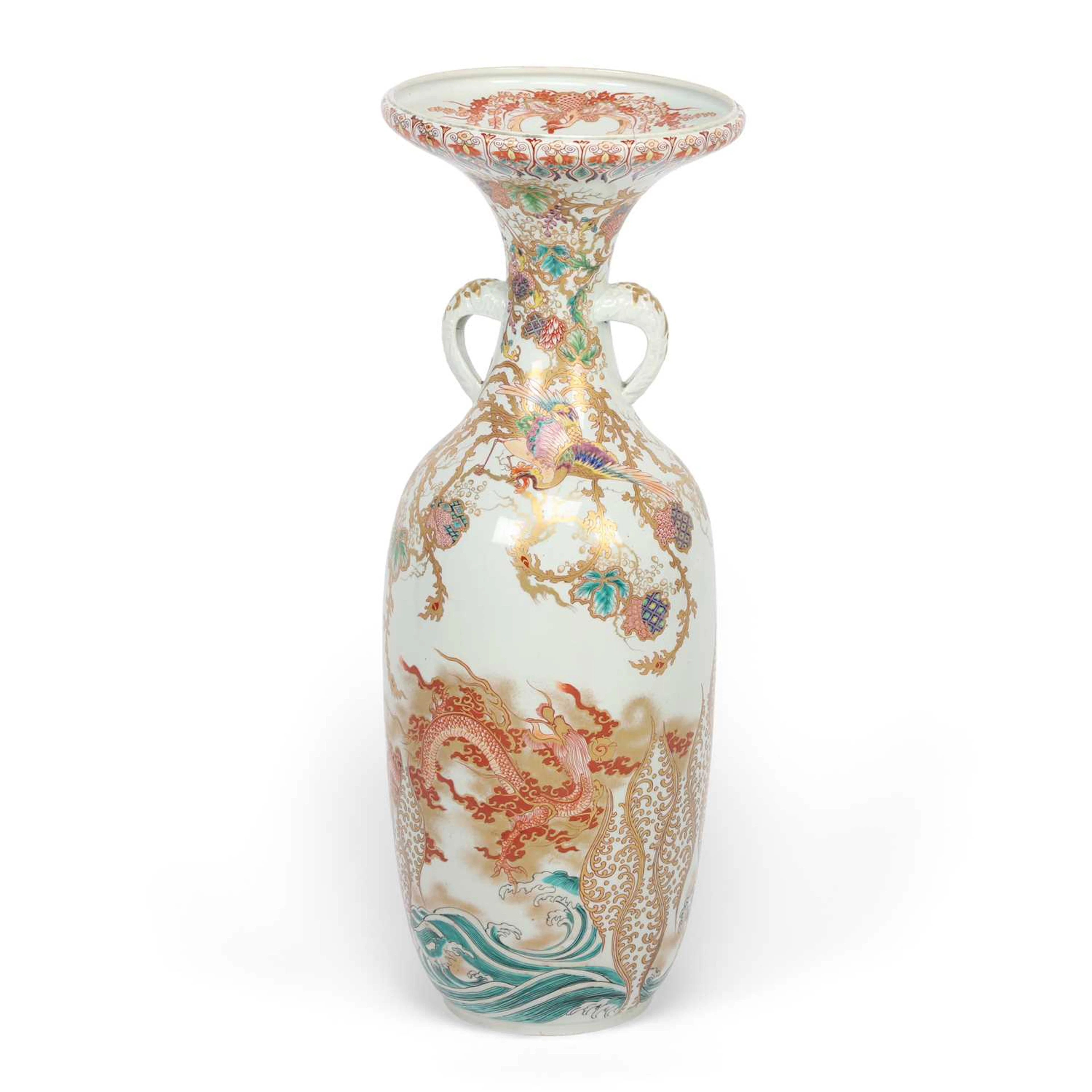 A LARGE JAPANESE FUKAGAWA PORCELAIN VASE
