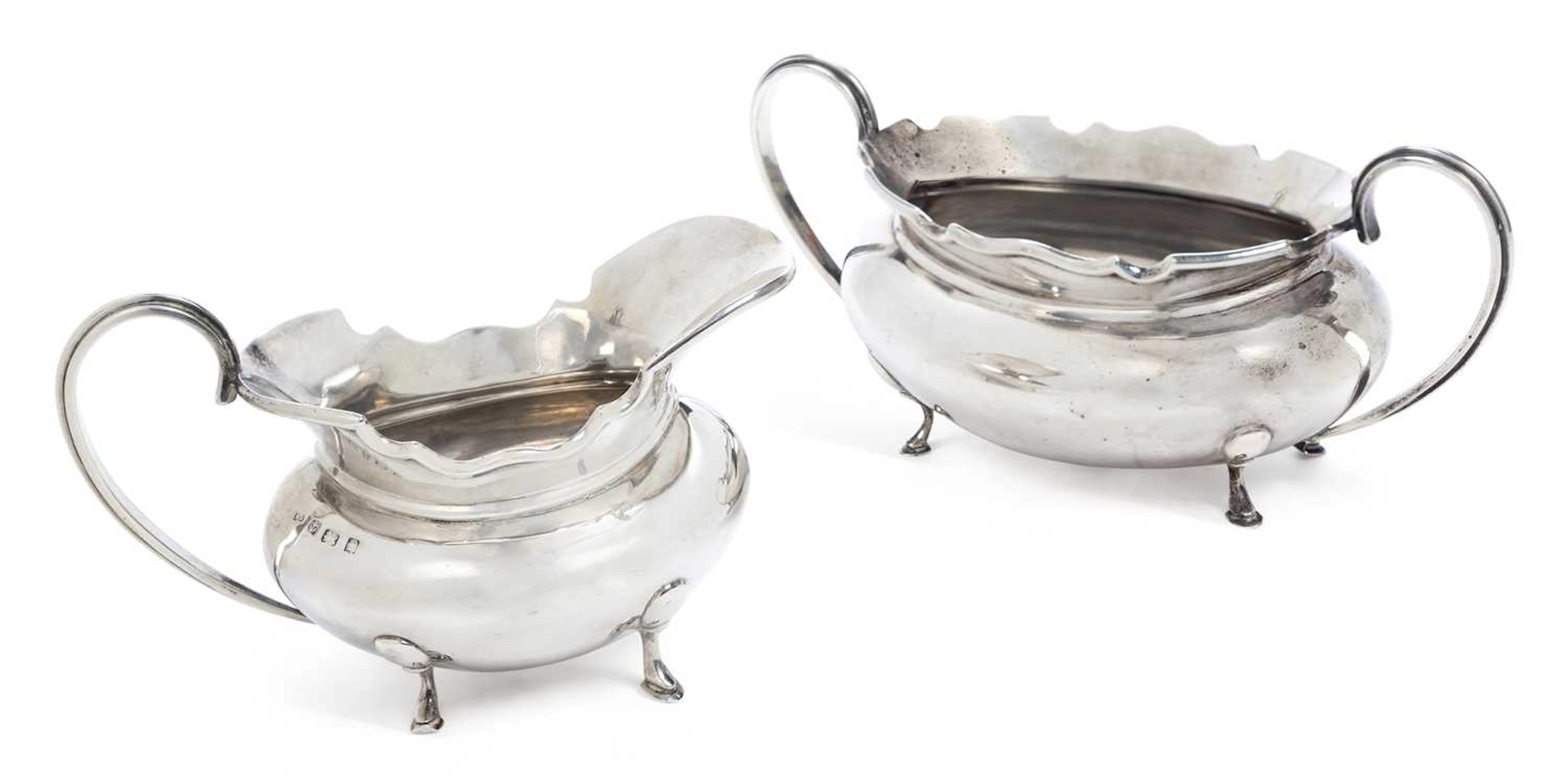 A GEORGE V SILVER CREAM JUG AND SUGAR BOWL