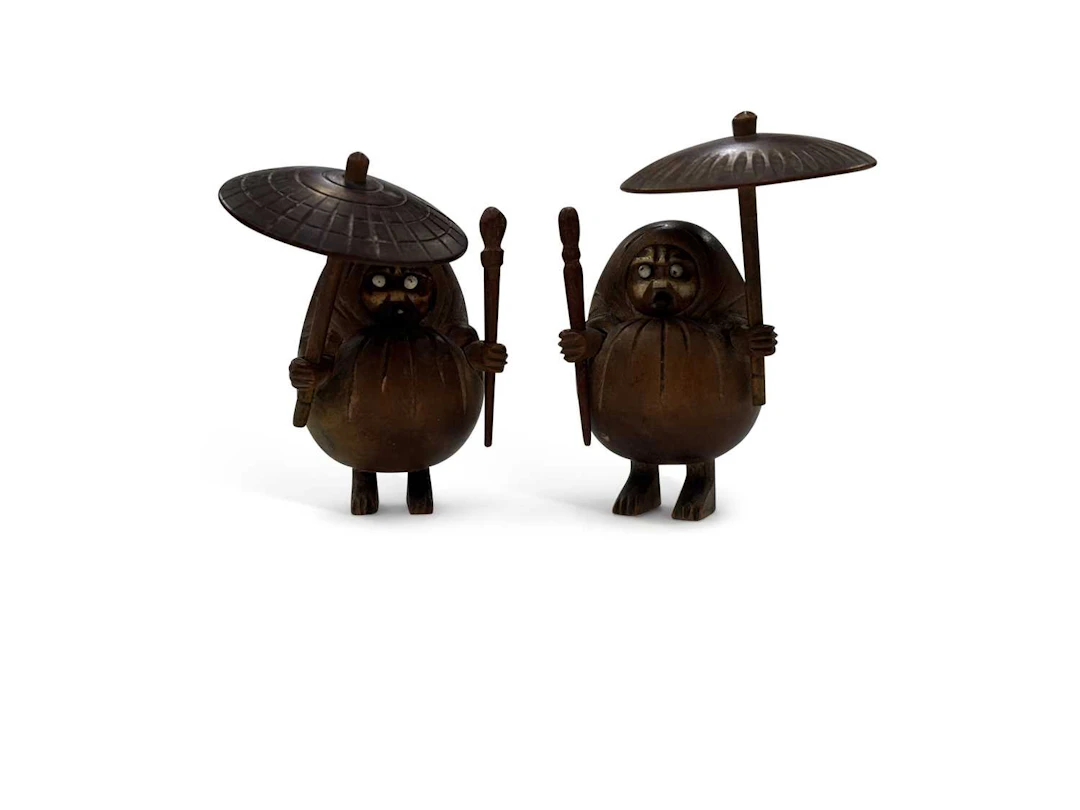 A PAIR OF JAPANESE KOBE NINGYO FIGURES TAISHO PERIOD