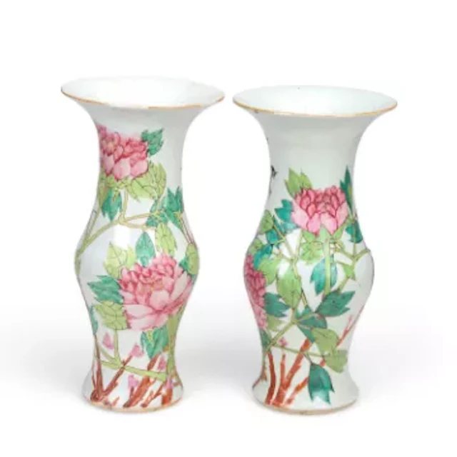 A PAIR OF CHINESE FAMILLE ROSE YENYEN VASES