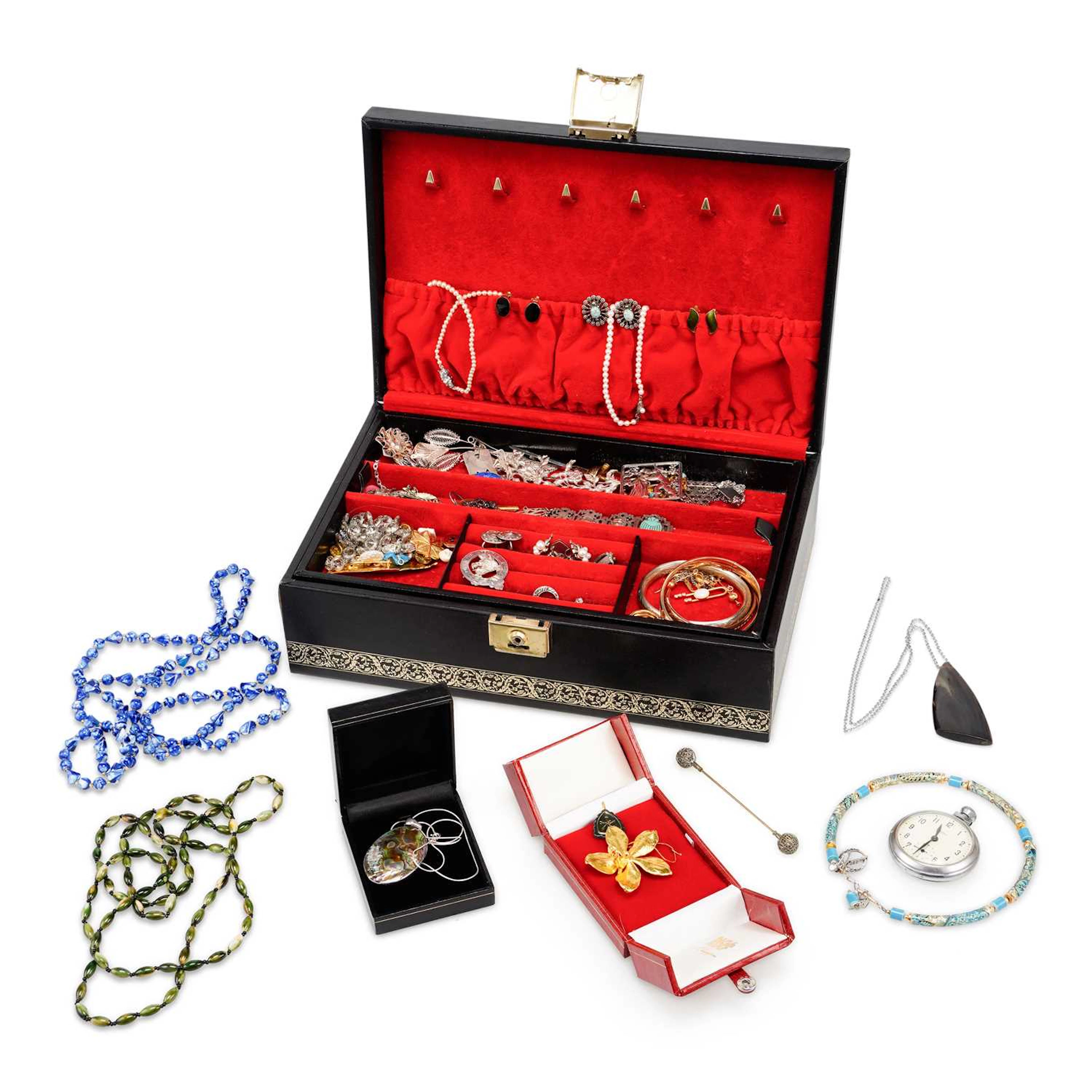 A COLLECTION OF SILVER AND COSTUME JEWELLERY