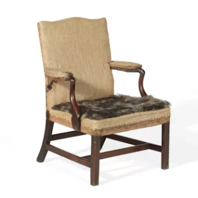 A GEORGE III MAHOGANY GAINSBOROUGH CHAIR