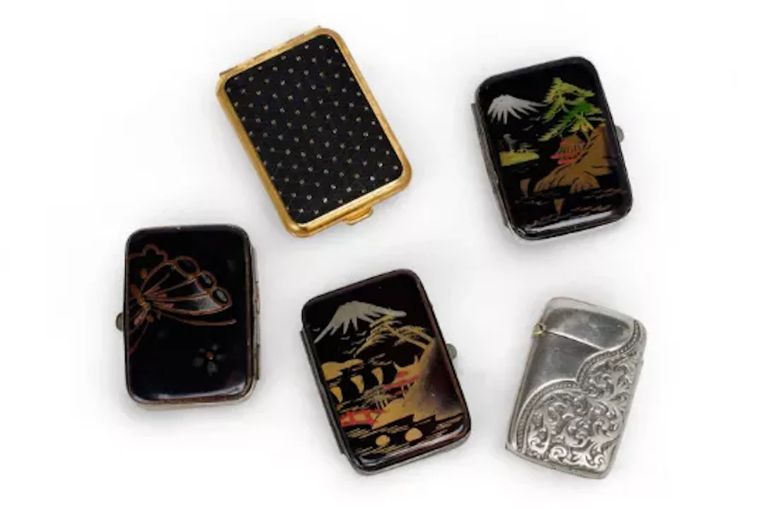 A COLLECTION OF 20TH CENTURY VESTA CASES