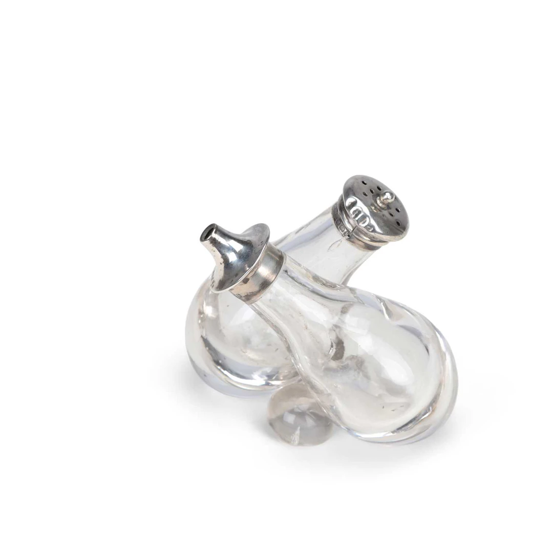 AN EDWARDIAN SILVER-MOUNTED GLASS NOVELTY PEPPER AND VINEGAR CRUET