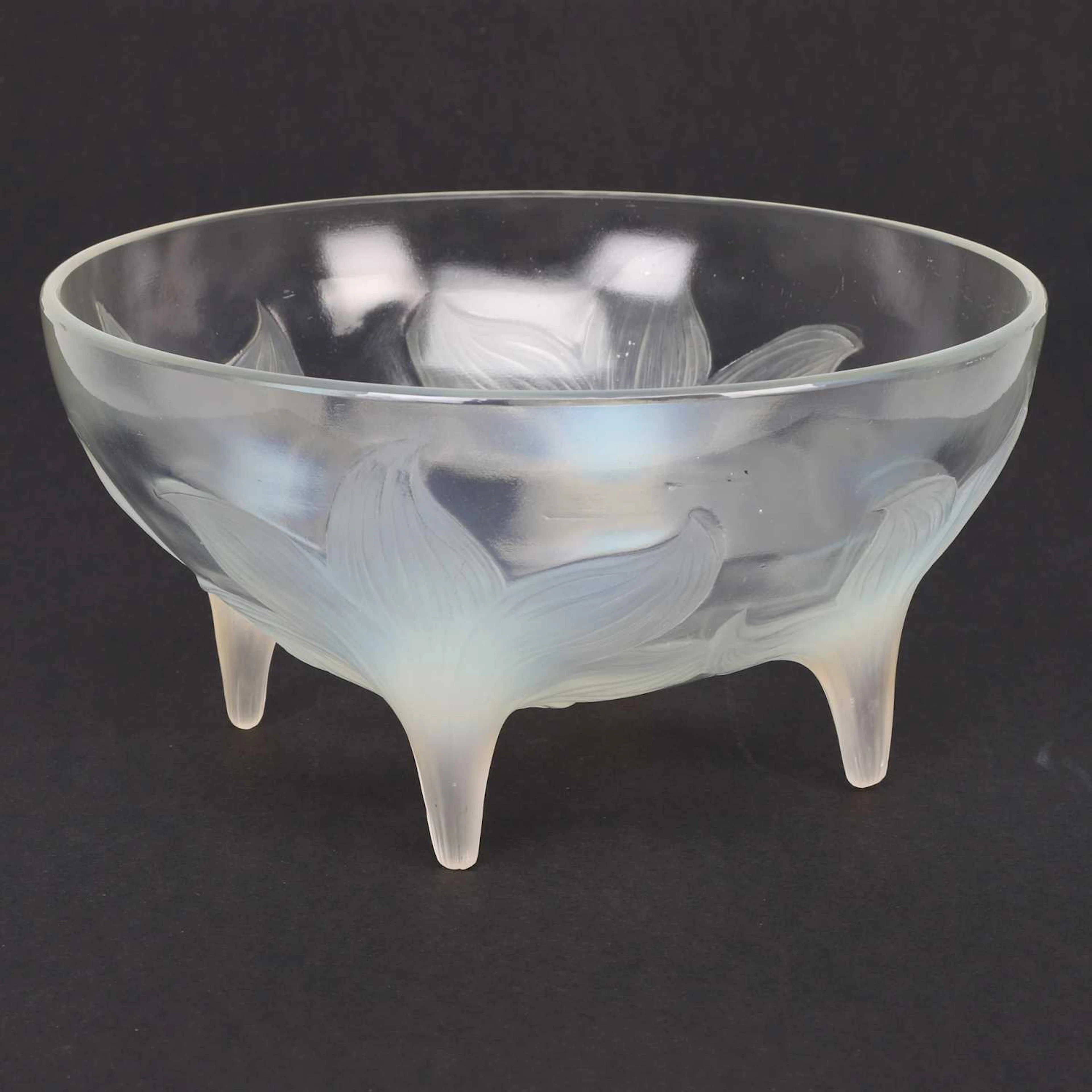 RENÉ LALIQUE (FRENCH, 1860-1945), A 'LYS' BOWL DESIGNED 1924