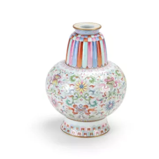 A CHINESE FAMILLE ROSE BOTTLE VASE