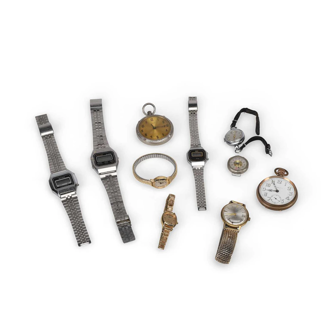 A GROUP OF POCKET WATCHES AND WRIST WATCHES