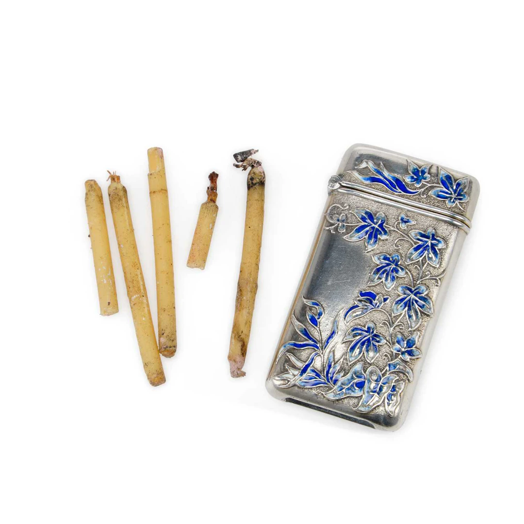 A CONTINENTAL SILVER AND ENAMEL VESTA CASE