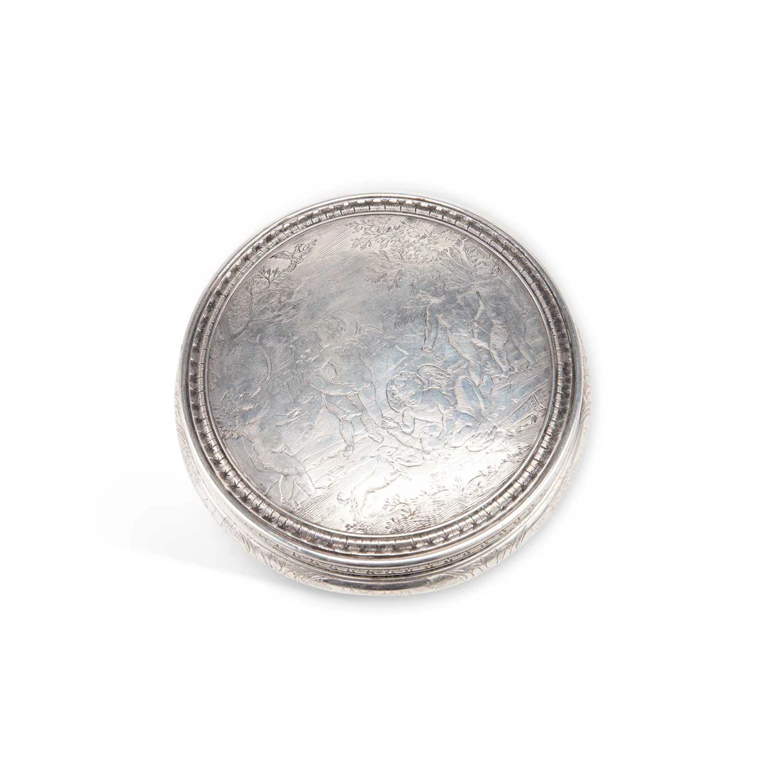 A SILVER SNUFF BOX