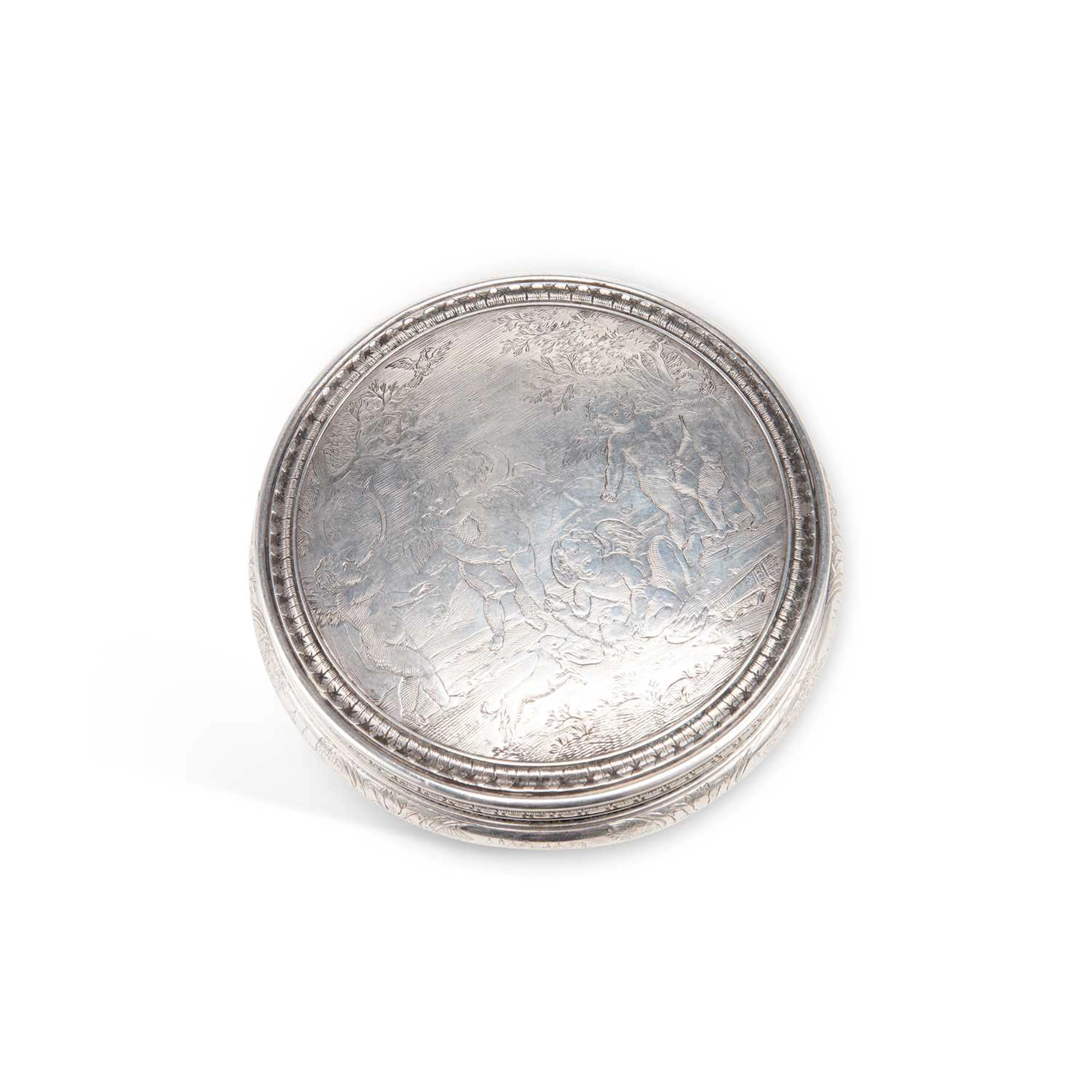 A SILVER SNUFF BOX