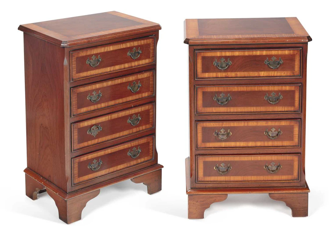 A PAIR OF MAHOGANY BEDSIDE CHESTS