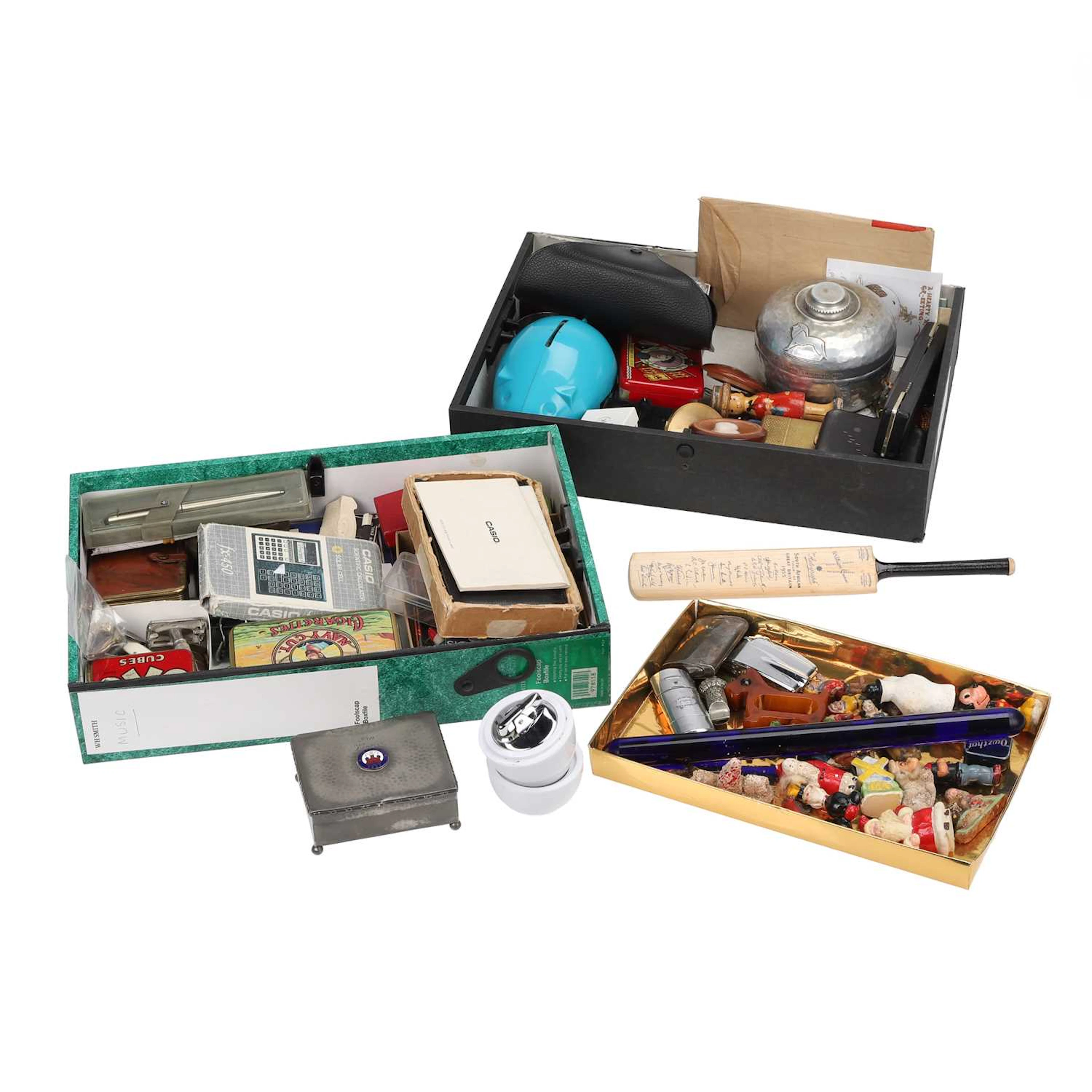 A GROUP OF COLLECTABLES