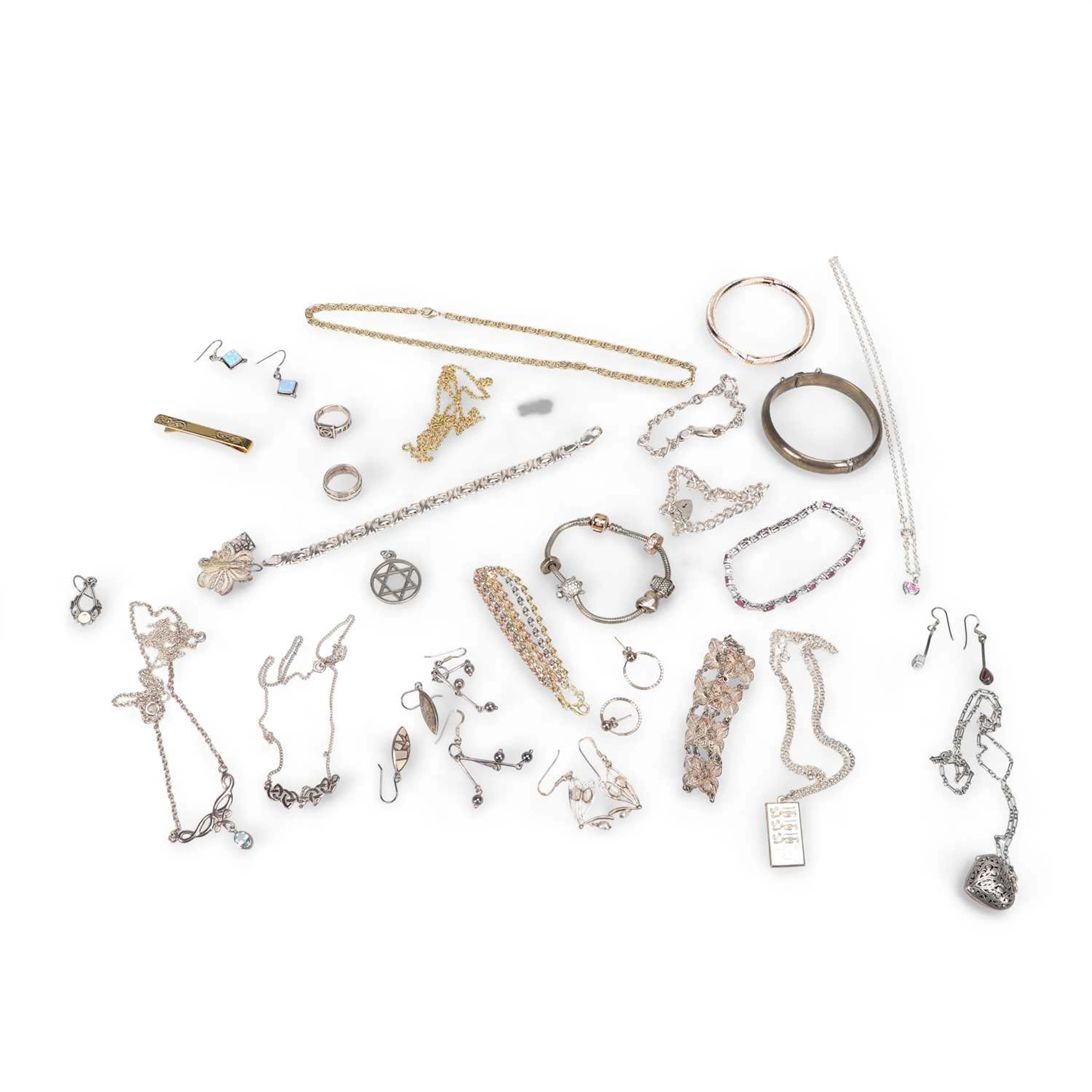 A GROUP OF SILVER AND COSTUME JEWELLERY
