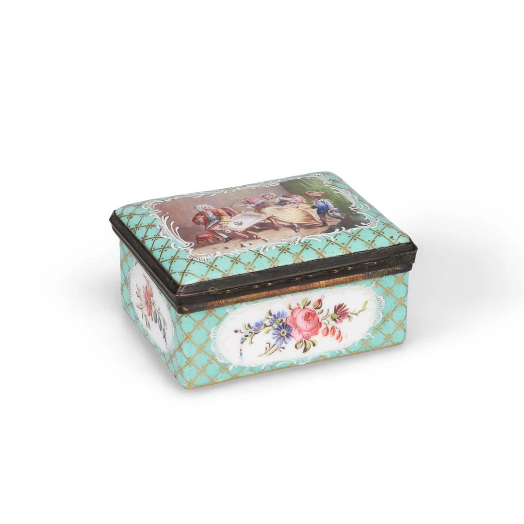 A SOUTH STAFFORDSHIRE TURQUOISE GROUND ENAMEL SNUFF BOX