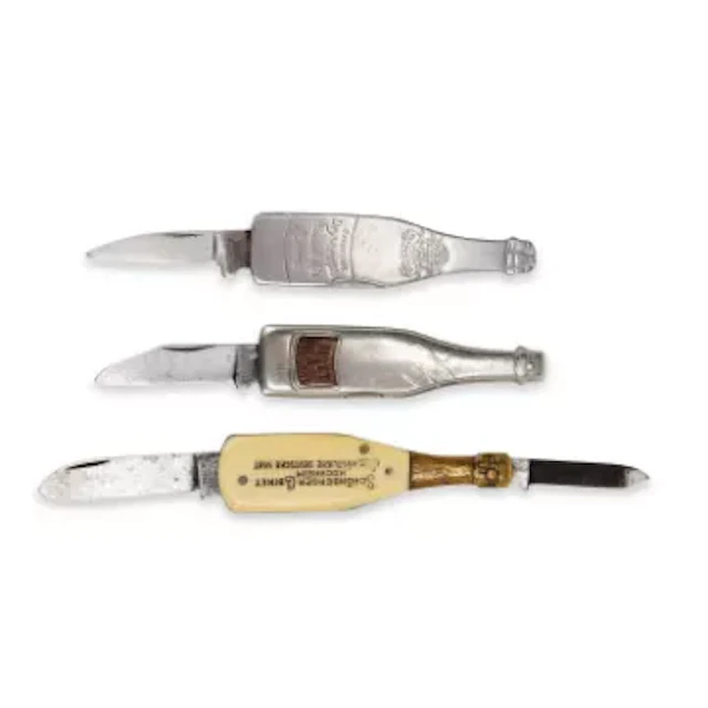 THREE NOVELTY WINE BOTTLE PEN KNIVES EARLY 20TH CENTURY