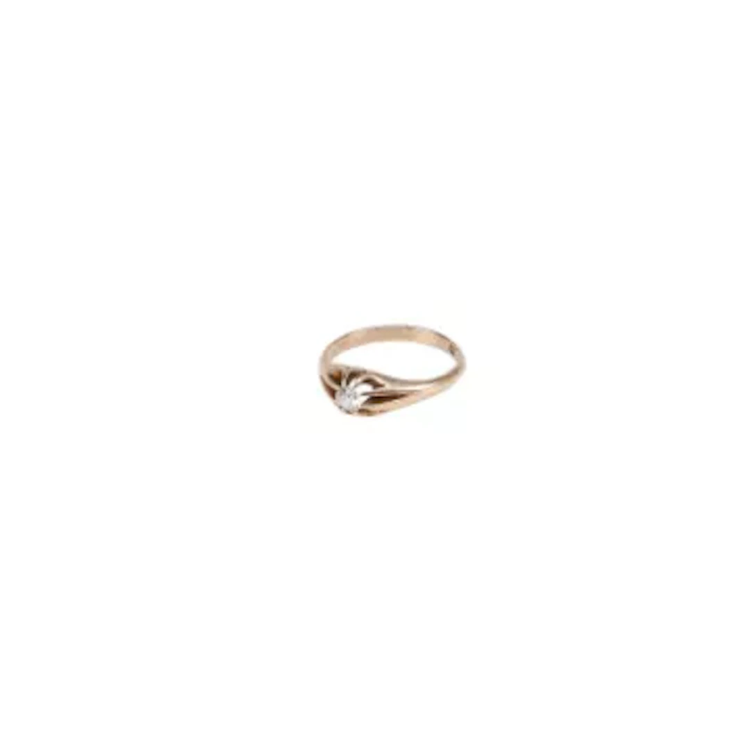 A SOLITAIRE DIAMOND RING