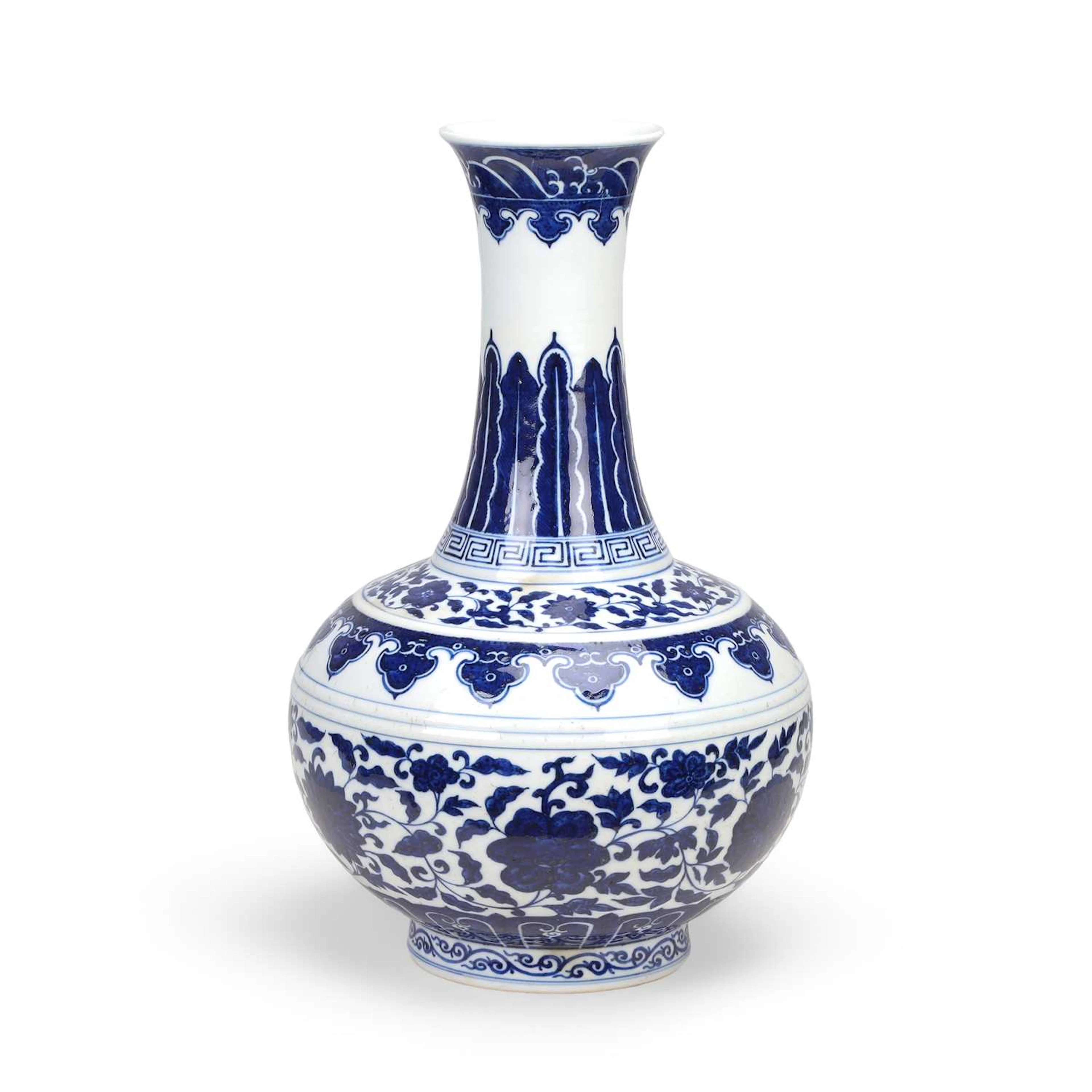 A LARGE CHINESE BLUE AND WHITE BOTTLE VASE