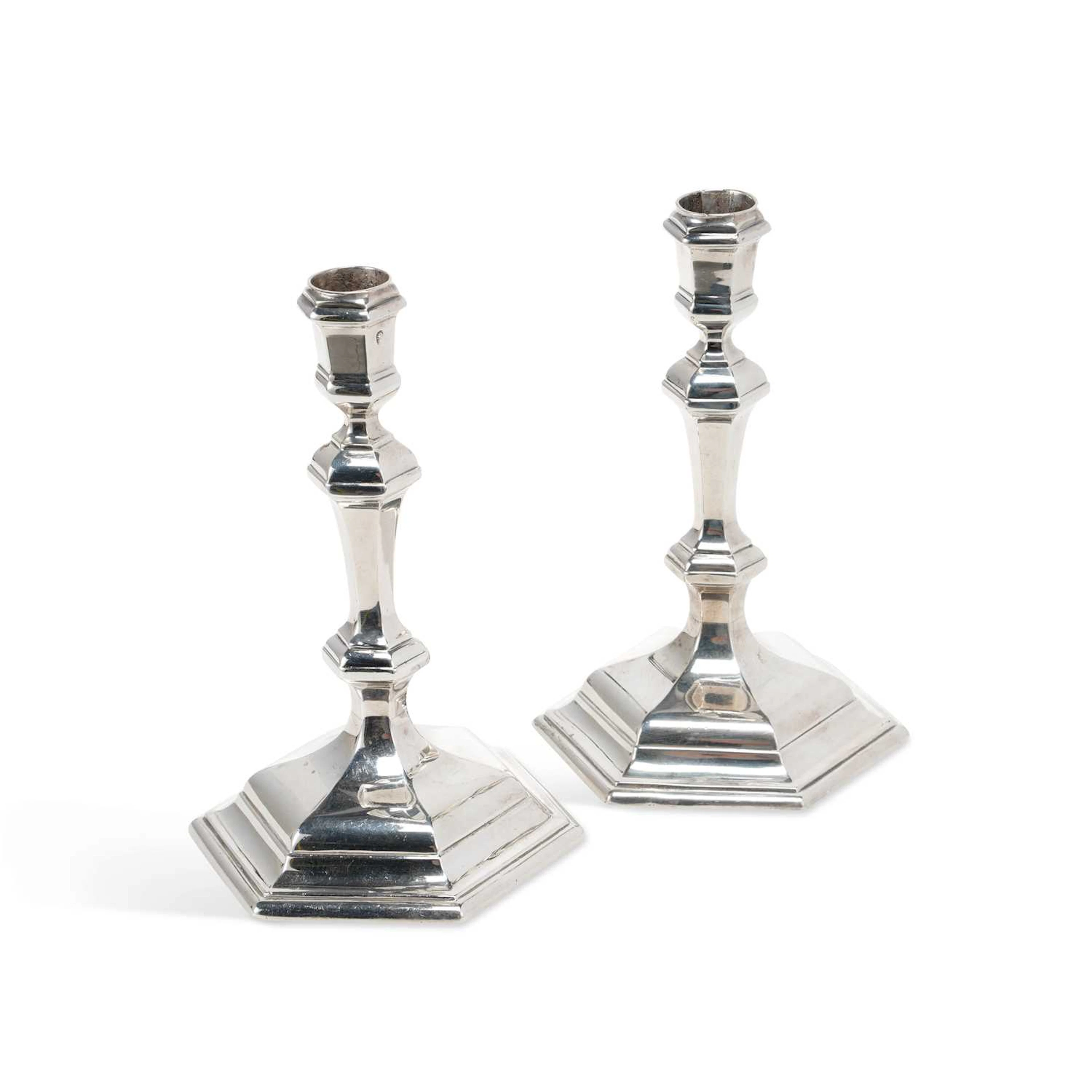 A PAIR OF GEORGE I SILVER CANDLESTICKS