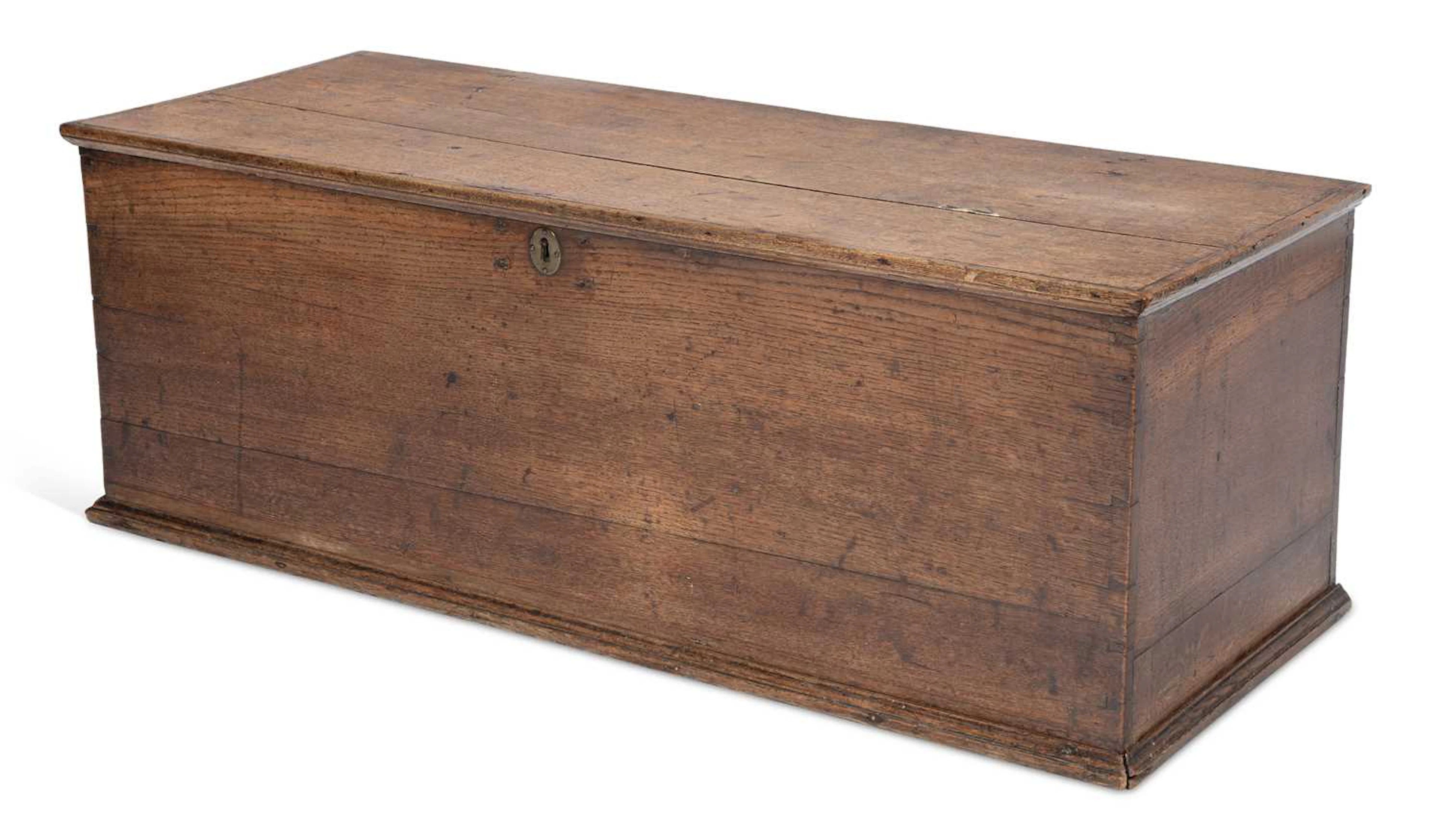 AN 18TH CENTURY OAK CHEST