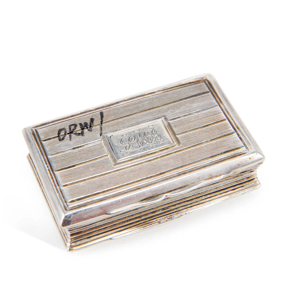 A GEORGE III SILVER VINAIGRETTE