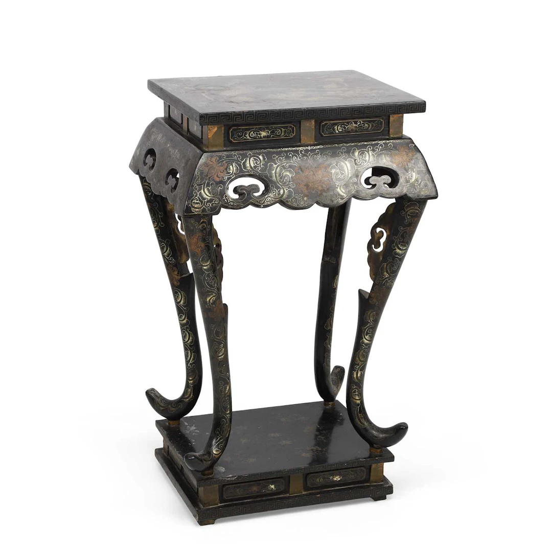 A CHINESE BLACK LACQUER VASE STAND